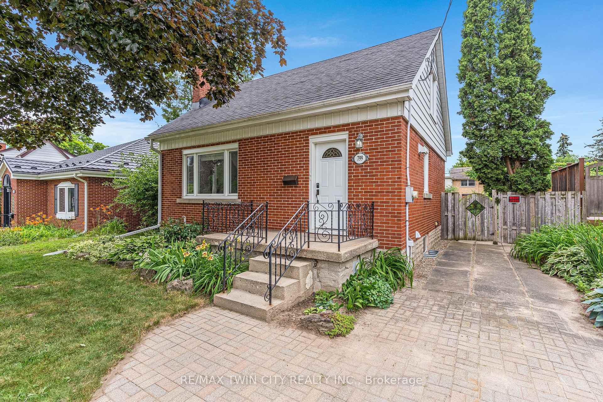 Photo 2 of 799 Rockway Drive, Kitchener, Eastwood — HOMEH