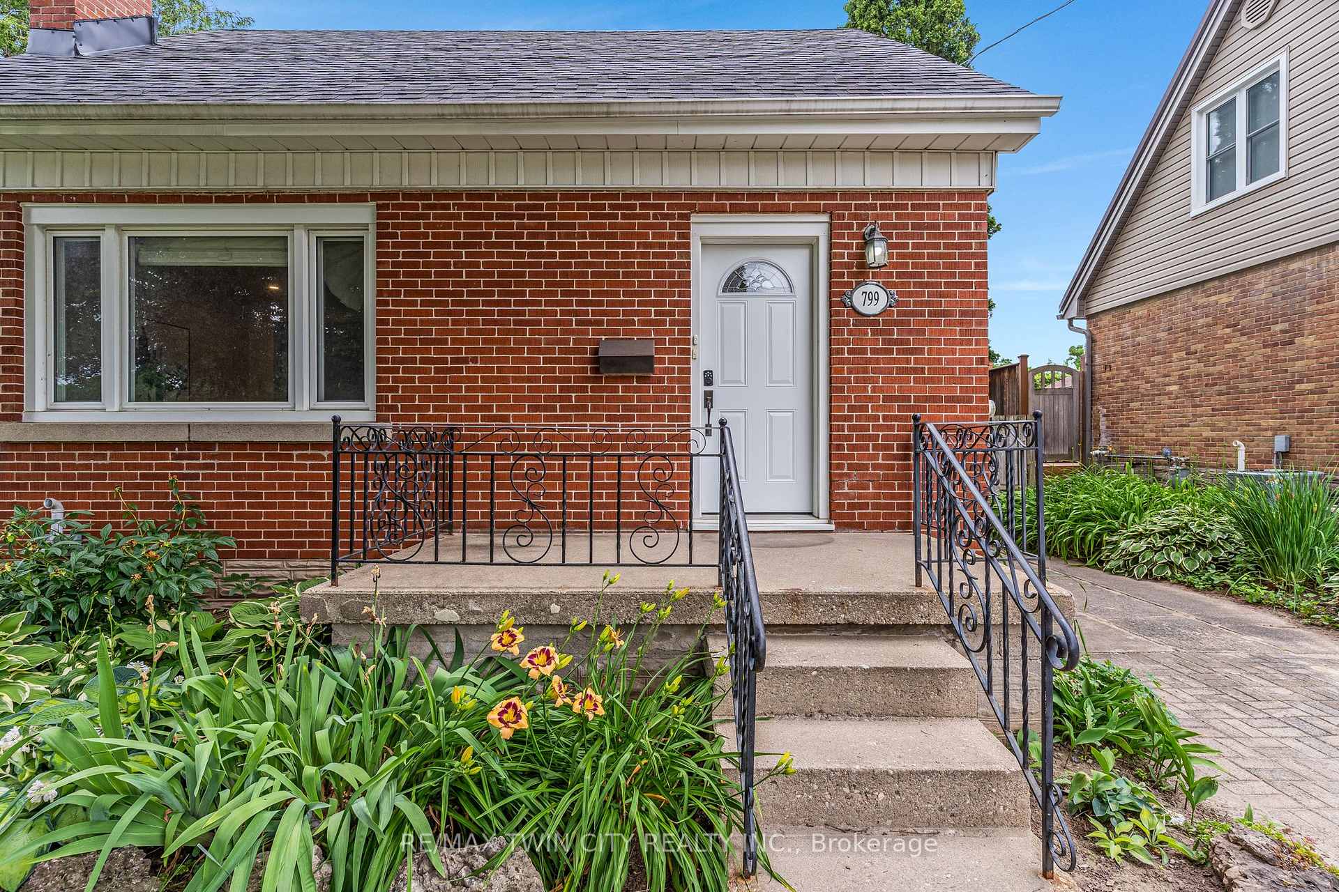 Photo 3 of 799 Rockway Drive, Kitchener, Eastwood — HOMEH