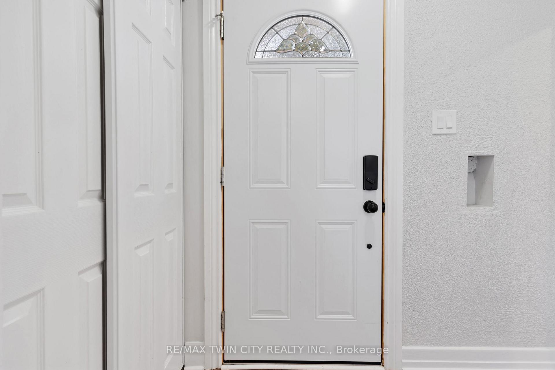 Photo 4 of 799 Rockway Drive, Kitchener, Eastwood — HOMEH
