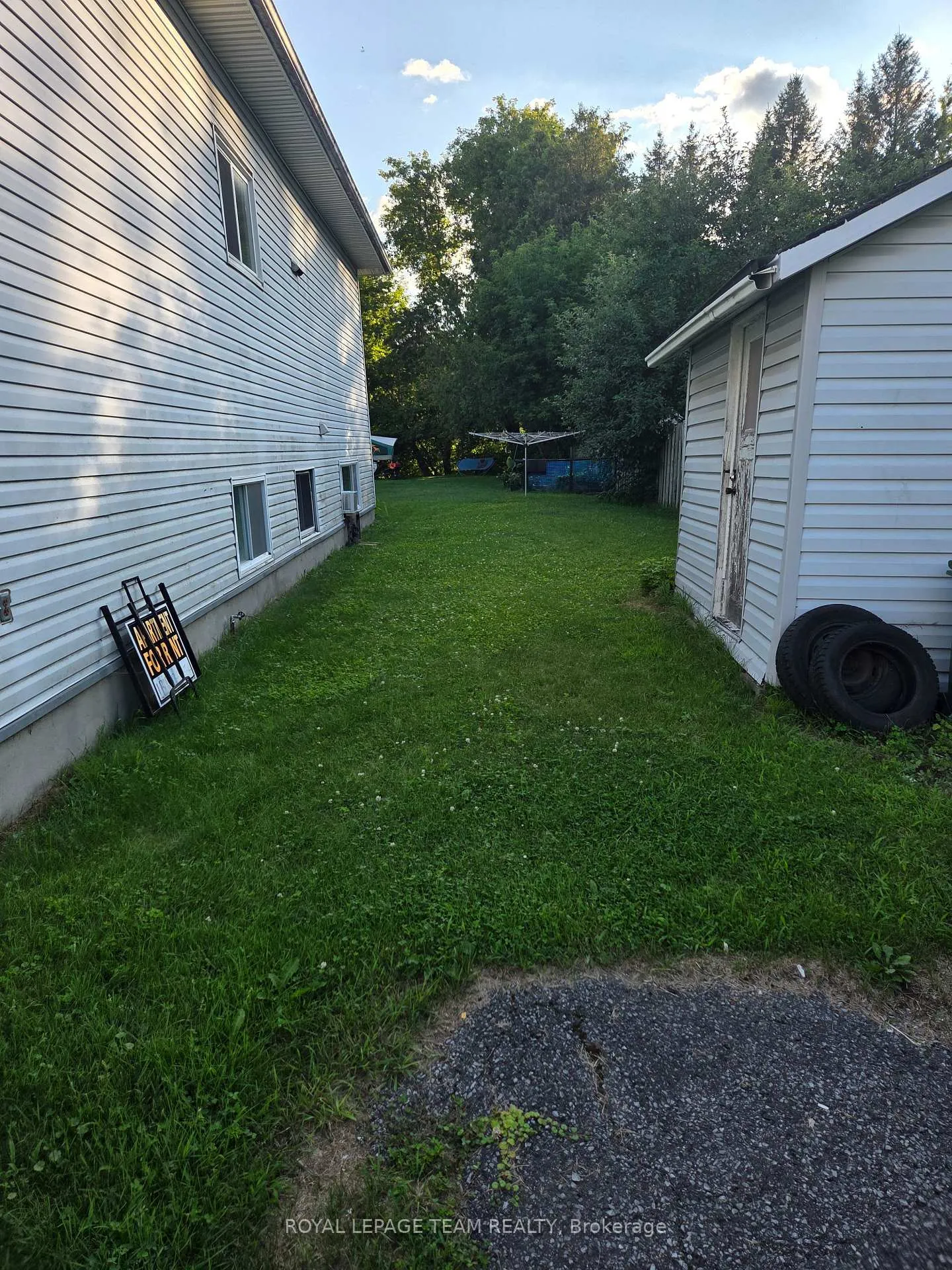 Photo 5 of 2540 Mer Bleue Road, Ottawa, Mer Bleue/Bradley Estates/Anderson Park — HOMEH
