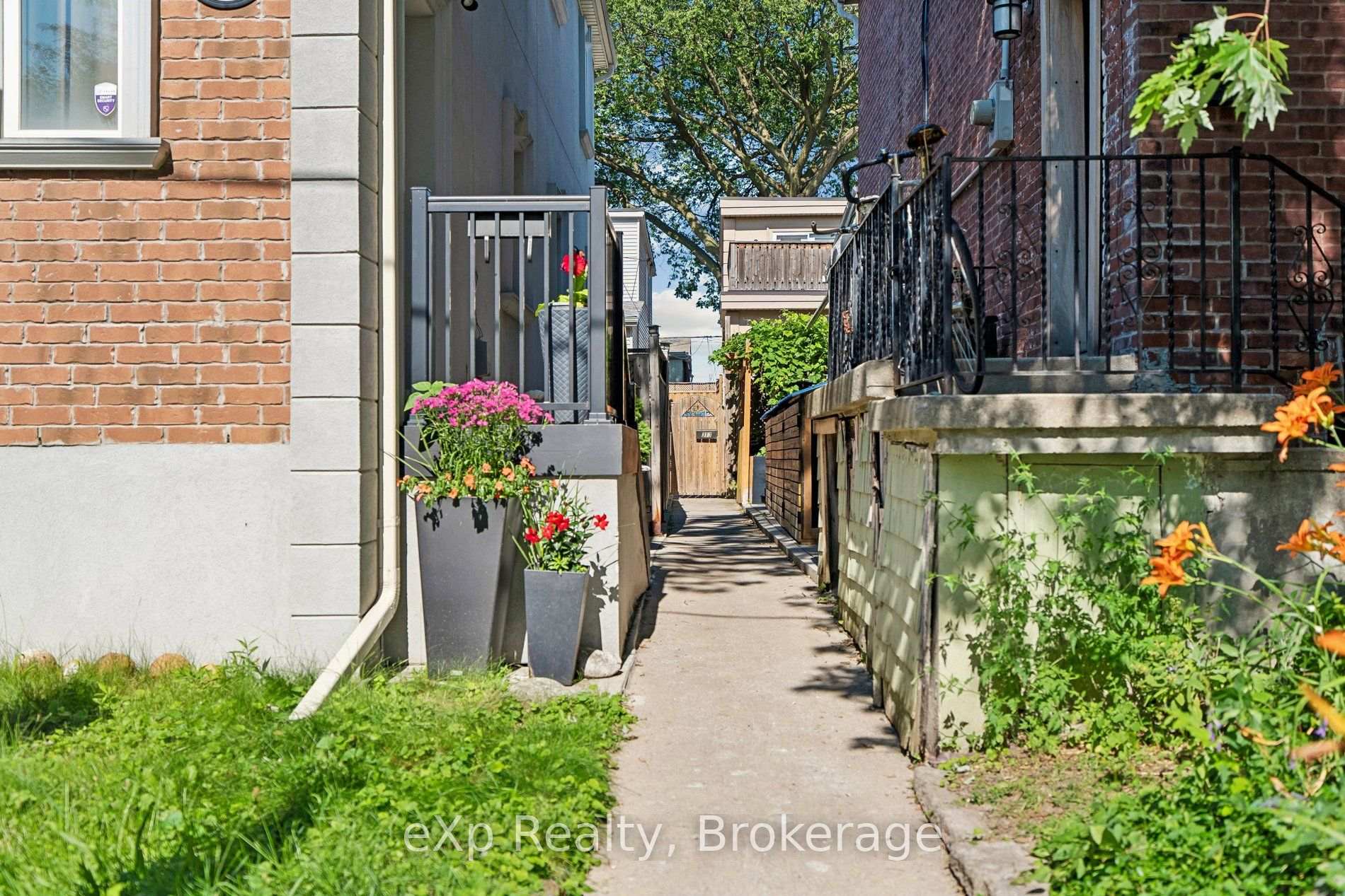 Photo 2 of 313 Bartlett Avenue N, Toronto, Dovercourt-Wallace Emerson-Junction — HOMEH