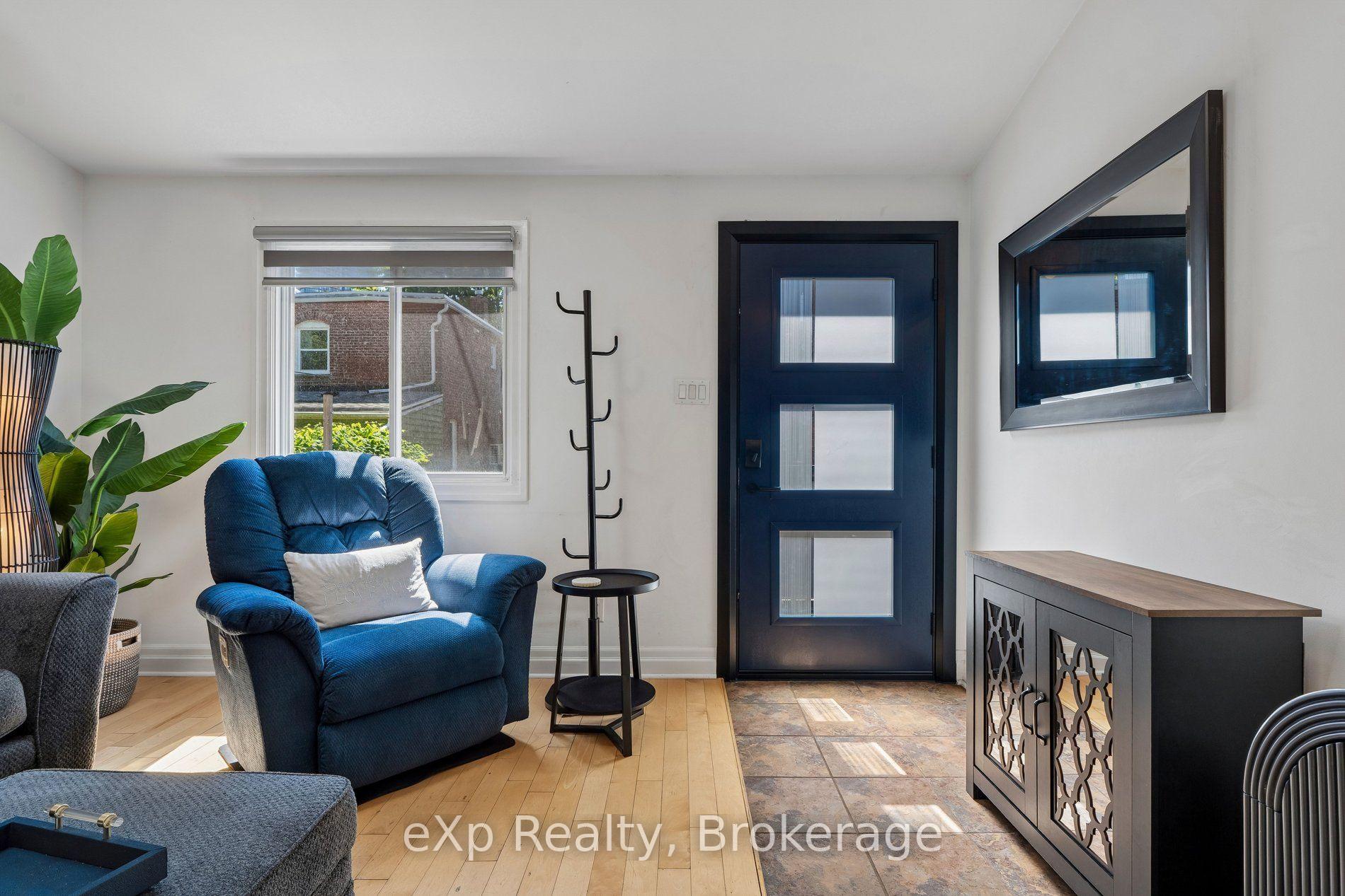 Photo 6 of 313 Bartlett Avenue N, Toronto, Dovercourt-Wallace Emerson-Junction — HOMEH