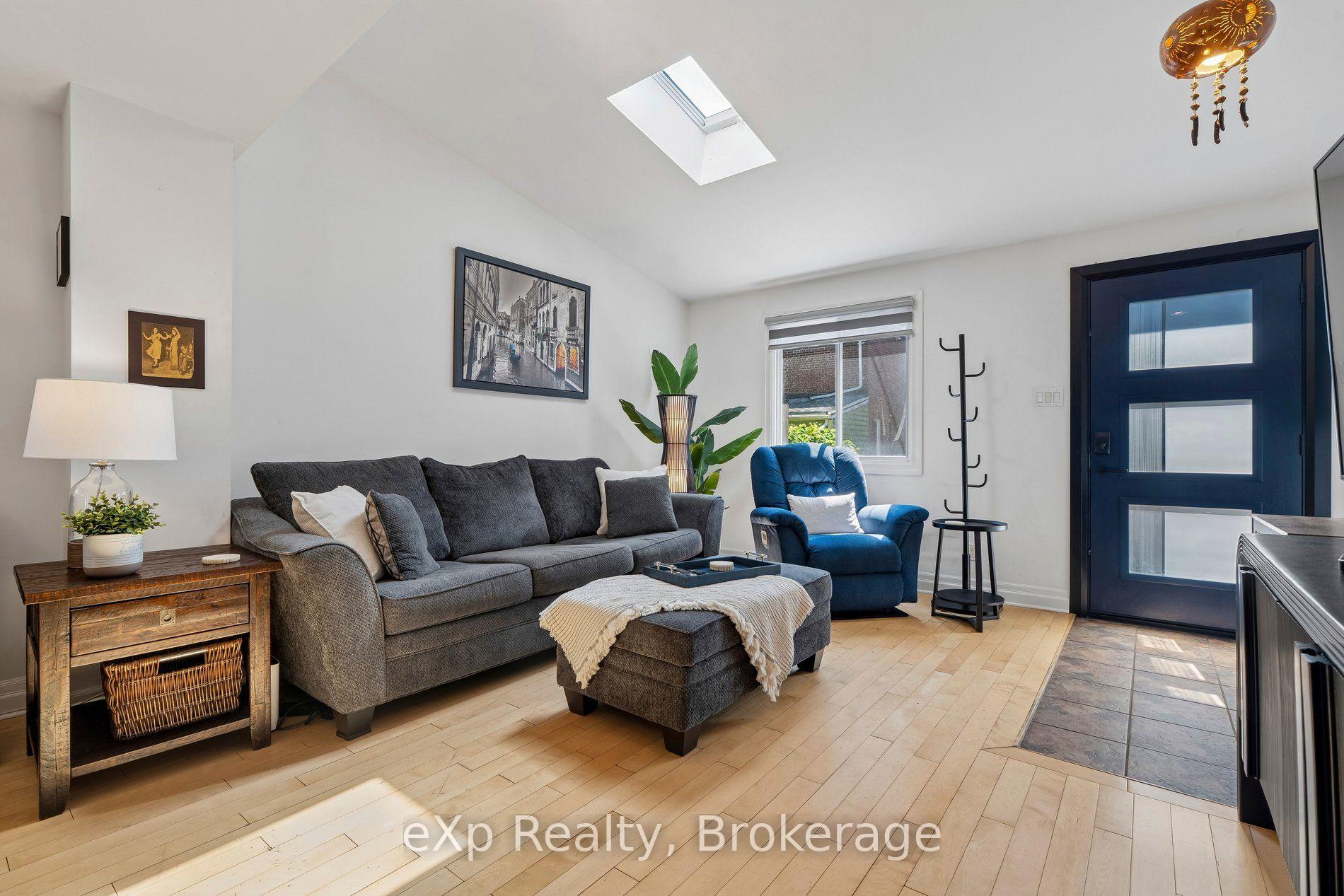 Photo 9 of 313 Bartlett Avenue N, Toronto, Dovercourt-Wallace Emerson-Junction — HOMEH