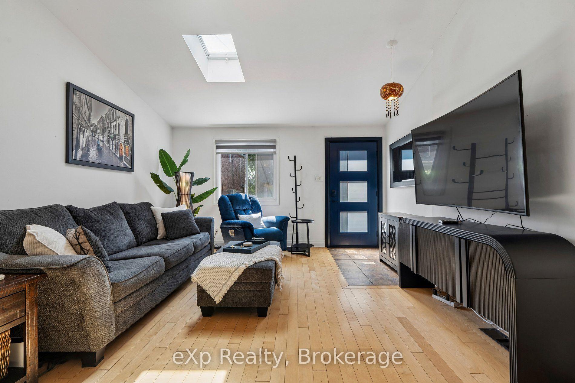Photo 10 of 313 Bartlett Avenue N, Toronto, Dovercourt-Wallace Emerson-Junction — HOMEH