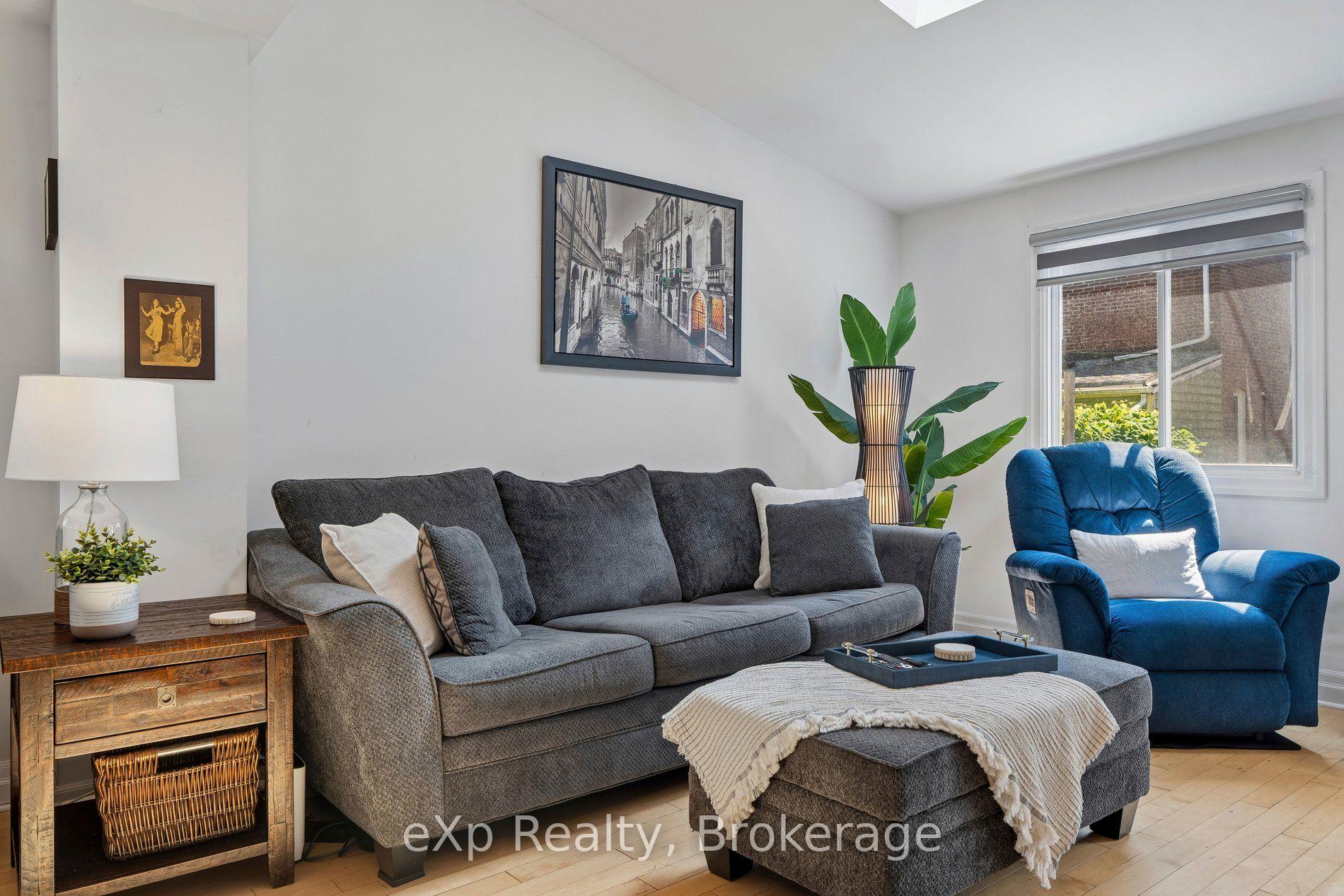 Photo 12 of 313 Bartlett Avenue N, Toronto, Dovercourt-Wallace Emerson-Junction — HOMEH
