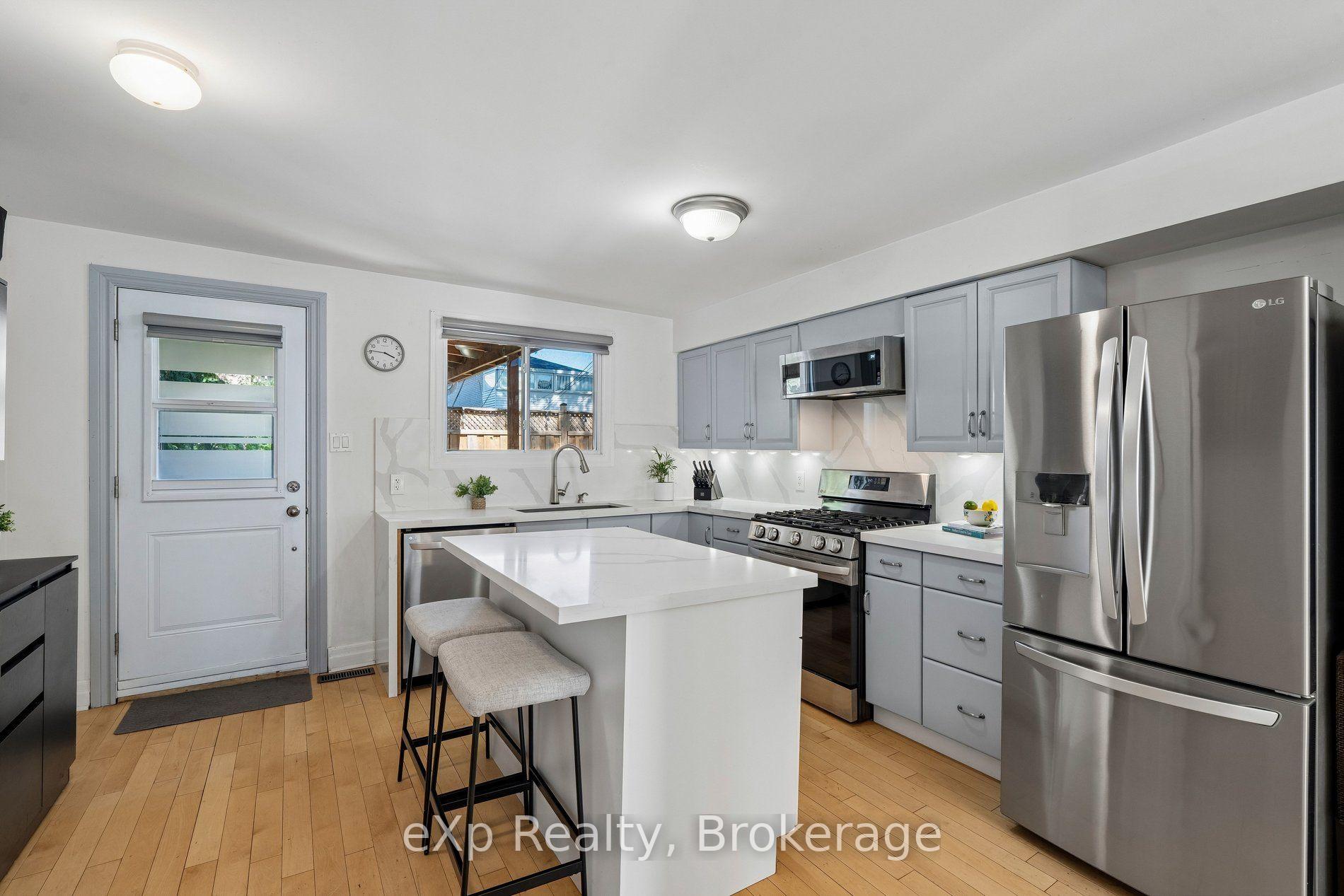 Photo 17 of 313 Bartlett Avenue N, Toronto, Dovercourt-Wallace Emerson-Junction — HOMEH