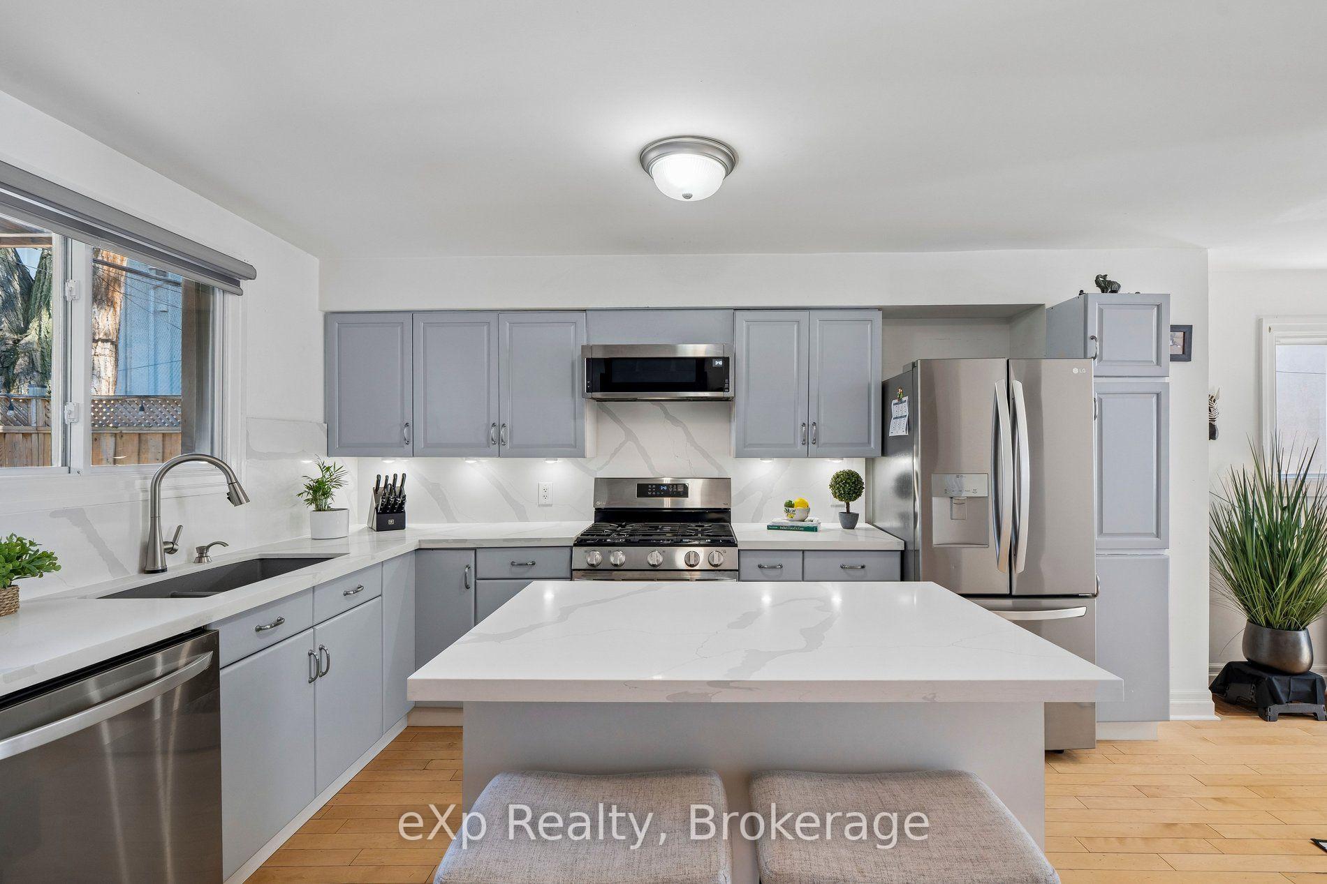 Photo 19 of 313 Bartlett Avenue N, Toronto, Dovercourt-Wallace Emerson-Junction — HOMEH