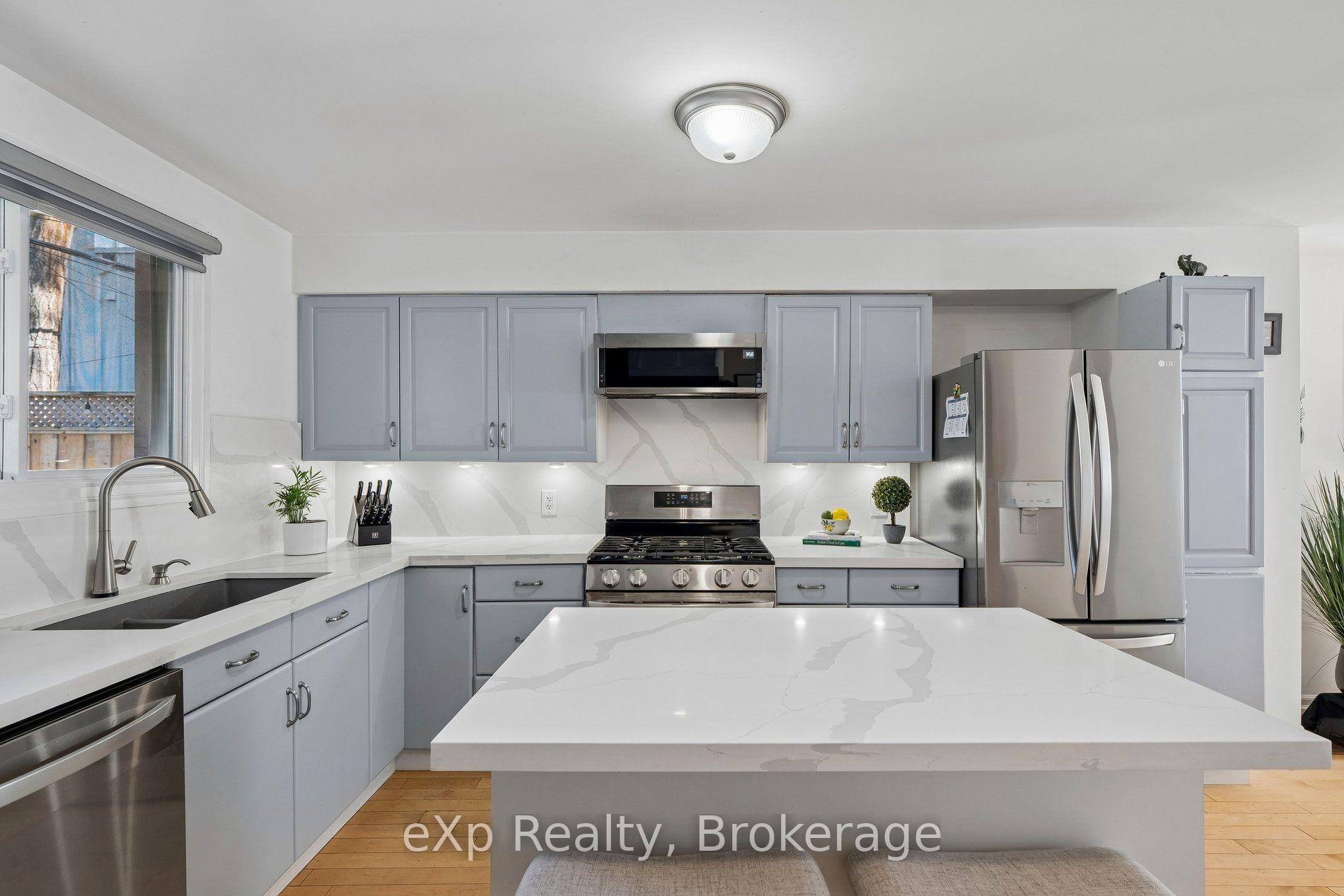 Photo 20 of 313 Bartlett Avenue N, Toronto, Dovercourt-Wallace Emerson-Junction — HOMEH