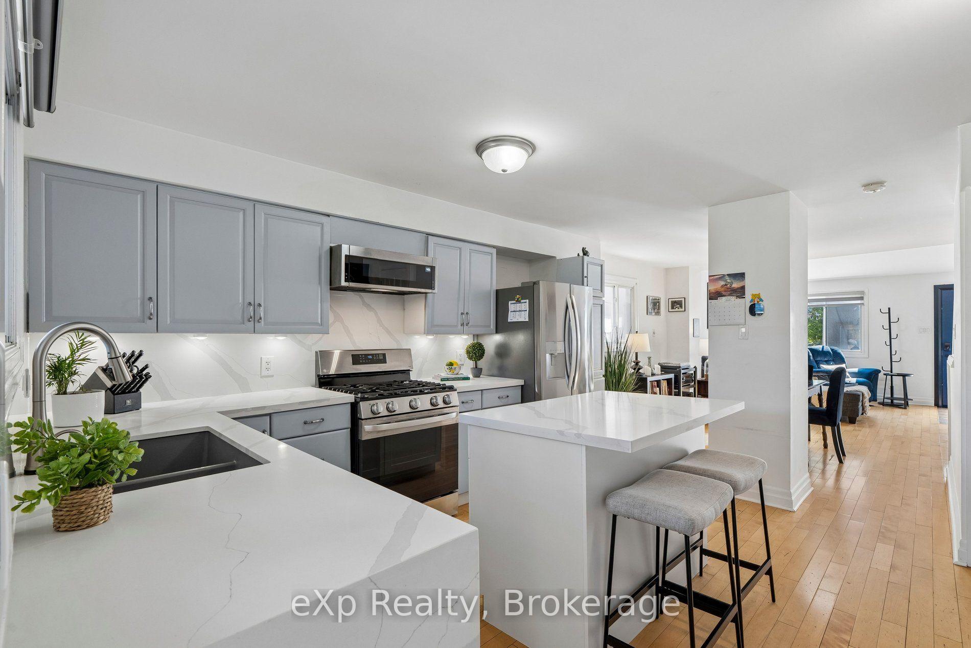 Photo 21 of 313 Bartlett Avenue N, Toronto, Dovercourt-Wallace Emerson-Junction — HOMEH