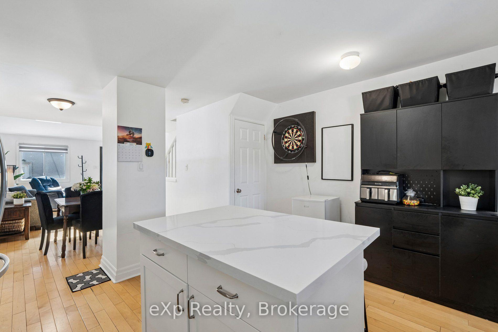 Photo 23 of 313 Bartlett Avenue N, Toronto, Dovercourt-Wallace Emerson-Junction — HOMEH