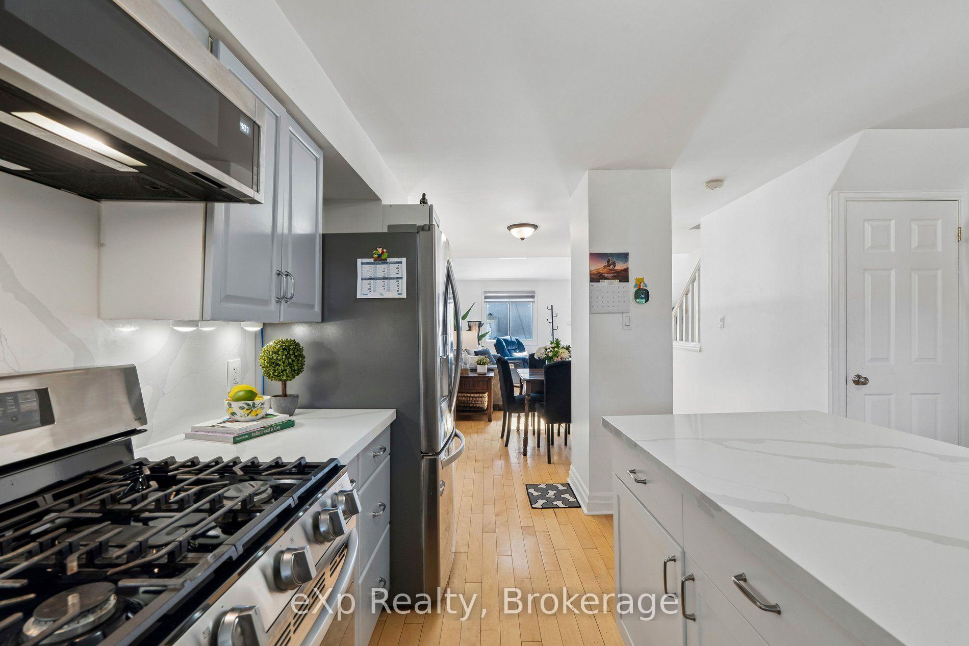Photo 24 of 313 Bartlett Avenue N, Toronto, Dovercourt-Wallace Emerson-Junction — HOMEH
