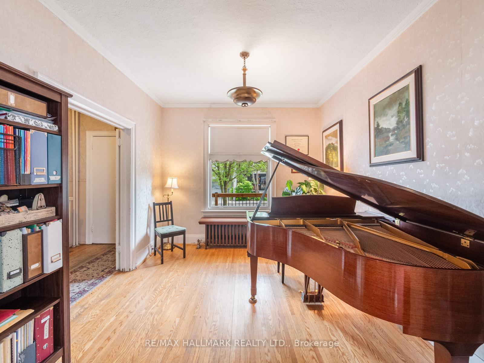 Photo 4 of 326 Cedarvale Avenue, Toronto, Woodbine-Lumsden — HOMEH