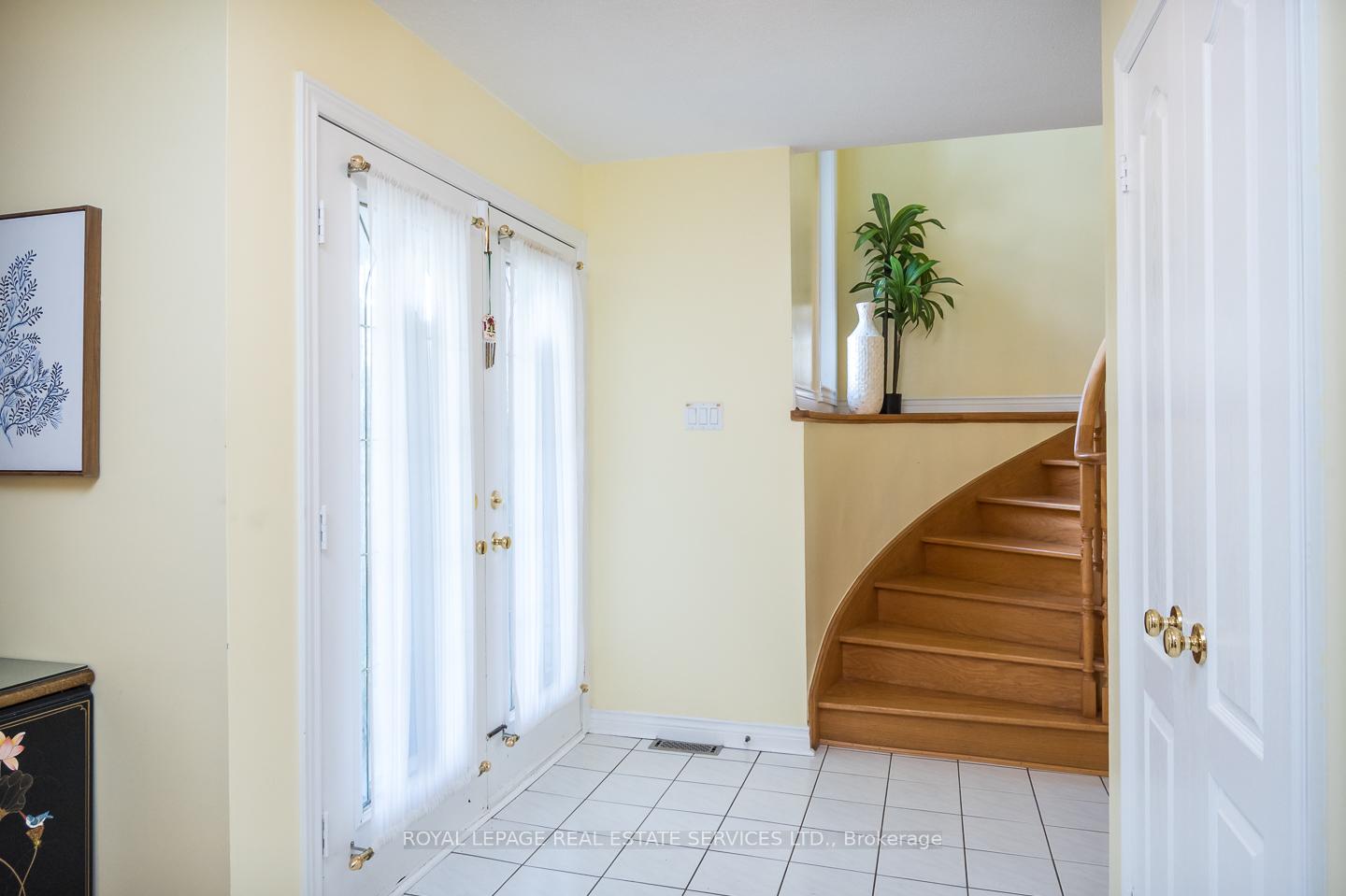 Photo 3 of 4810 Rathkeale Road, Mississauga, East Credit — HOMEH