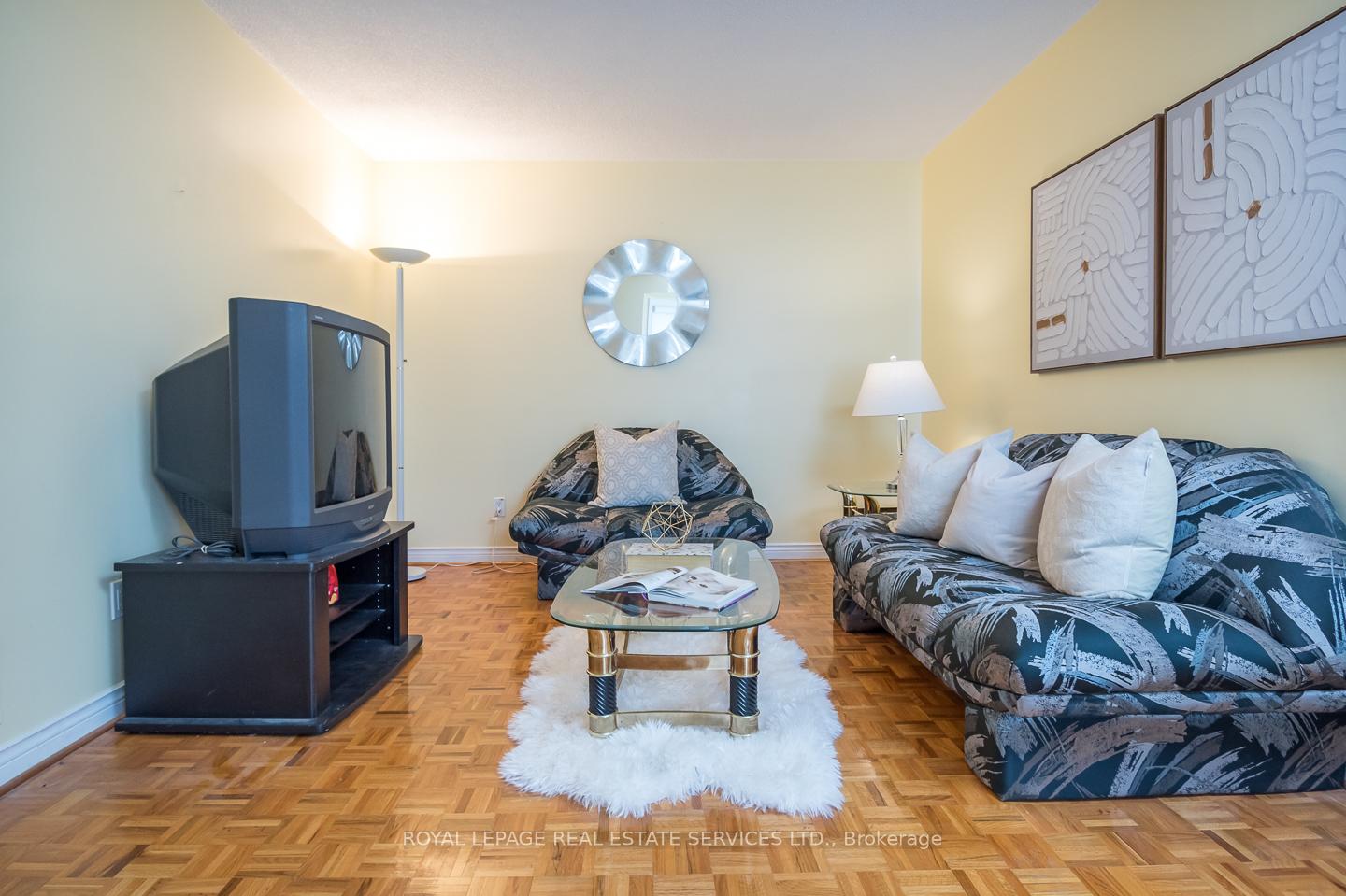 Photo 4 of 4810 Rathkeale Road, Mississauga, East Credit — HOMEH