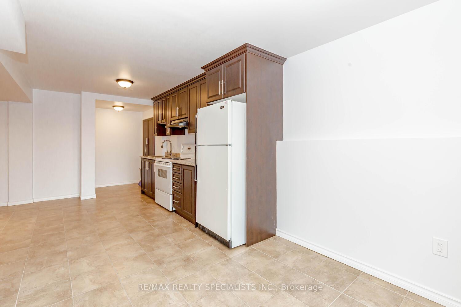Photo 4 of 84 Tysonville Circle, Brampton, Northwest Brampton — HOMEH
