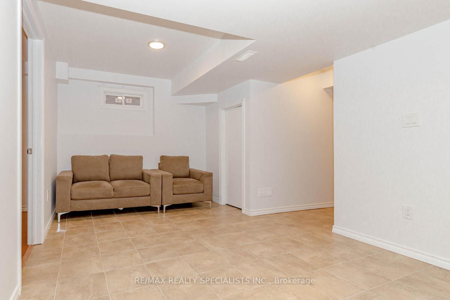 Photo 6 of 84 Tysonville Circle, Brampton, Northwest Brampton — HOMEH