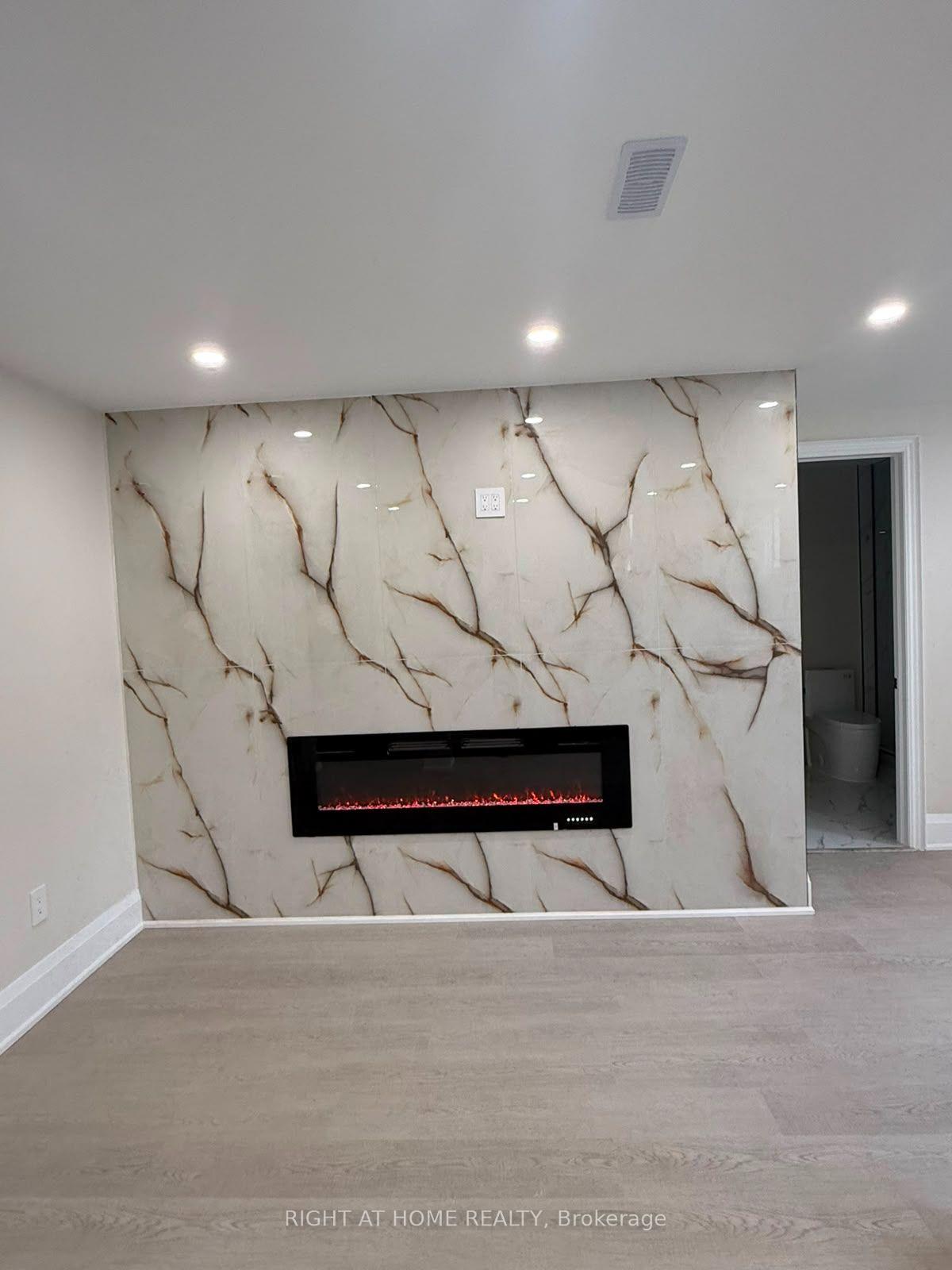 Photo 6 of Unit B, 2 Chesney Crescent, Vaughan, Kleinburg — HOMEH