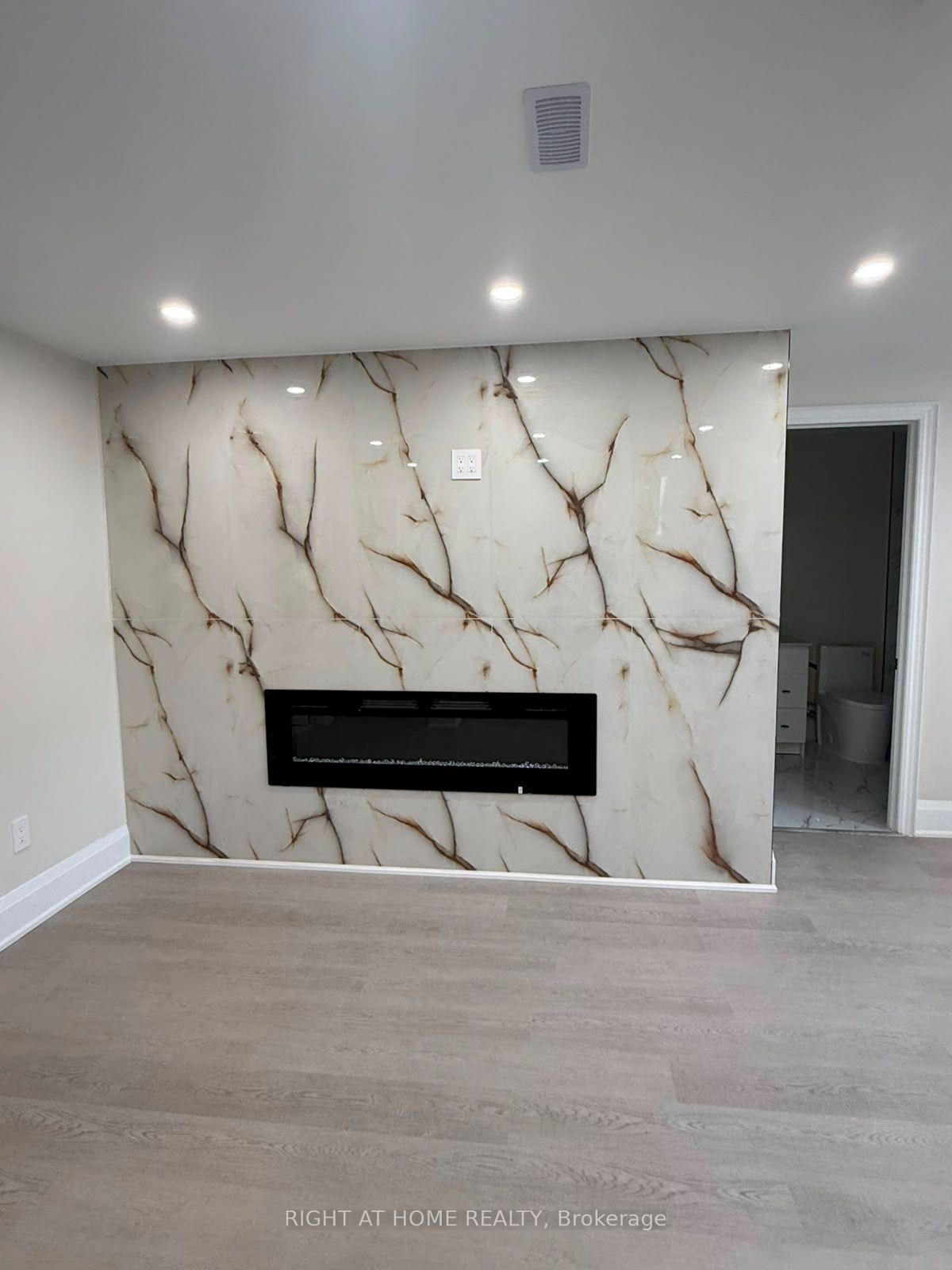 Photo 7 of Unit B, 2 Chesney Crescent, Vaughan, Kleinburg — HOMEH
