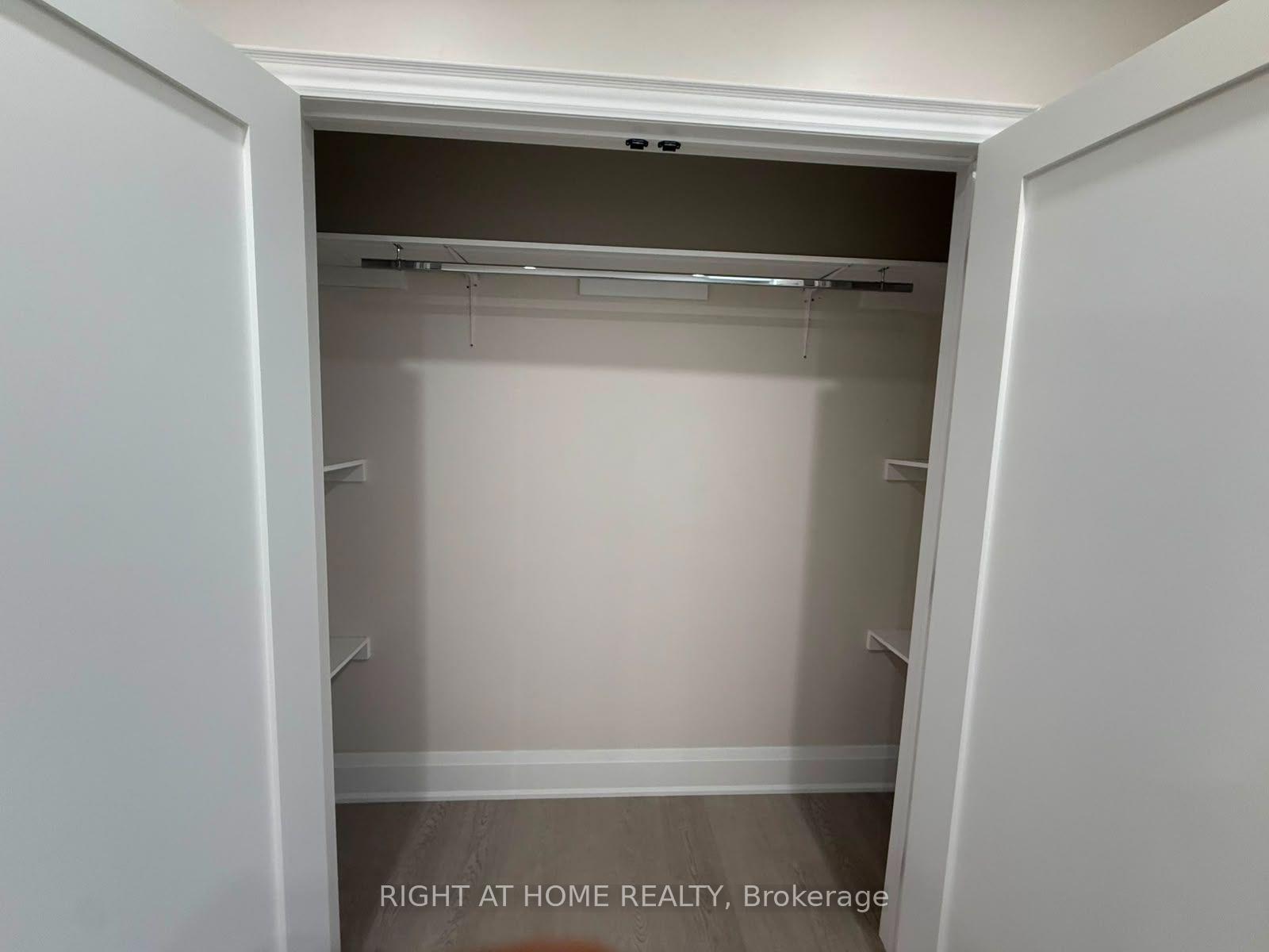 Photo 10 of Unit B, 2 Chesney Crescent, Vaughan, Kleinburg — HOMEH