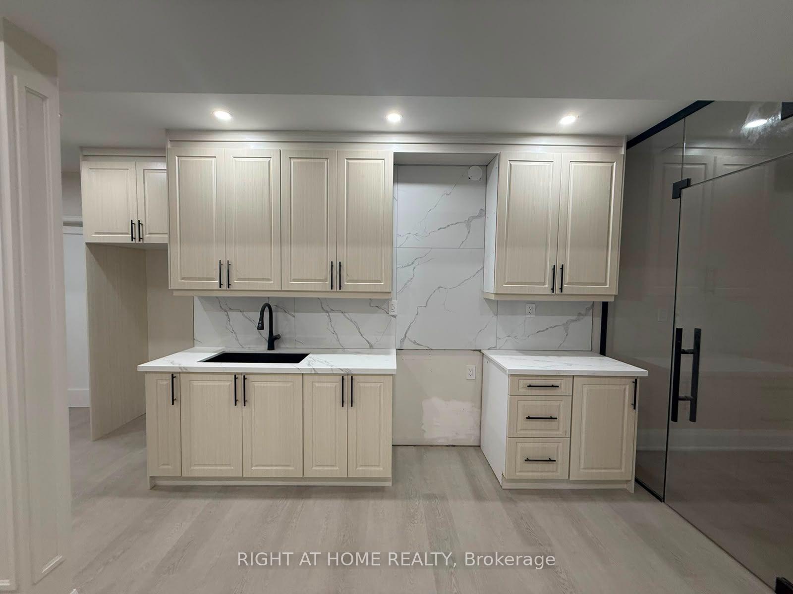 Photo 2 of Unit A, 2 Chesney Crescent, Vaughan, Kleinburg — HOMEH