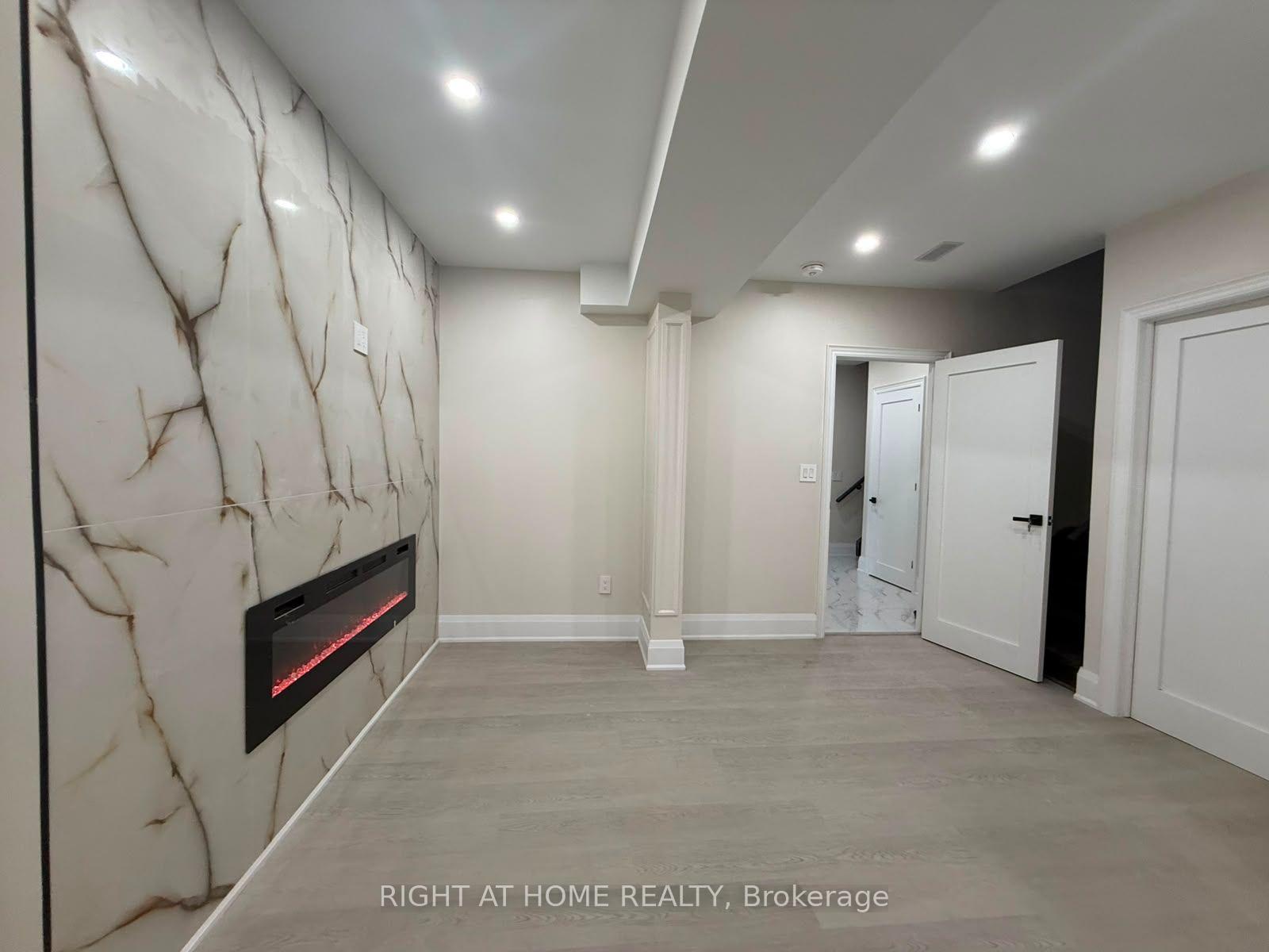 Photo 5 of Unit A, 2 Chesney Crescent, Vaughan, Kleinburg — HOMEH