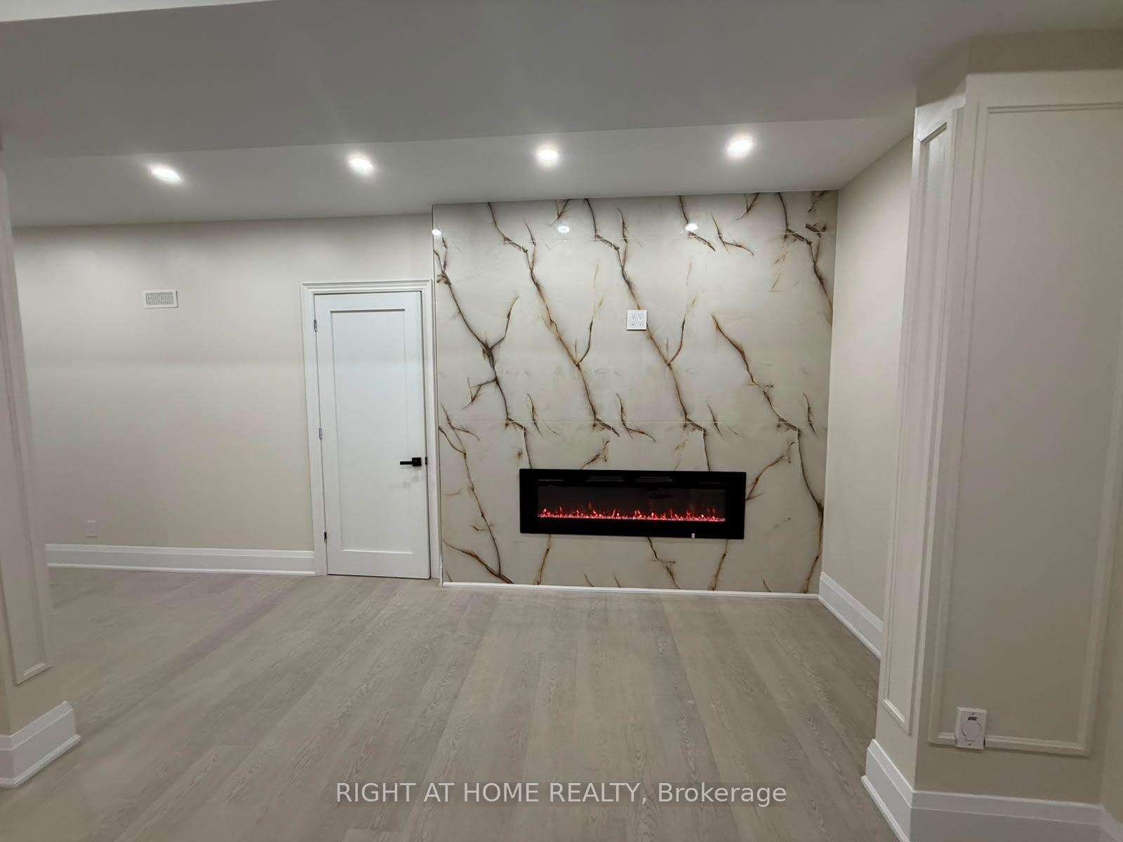 Photo 6 of Unit A, 2 Chesney Crescent, Vaughan, Kleinburg — HOMEH