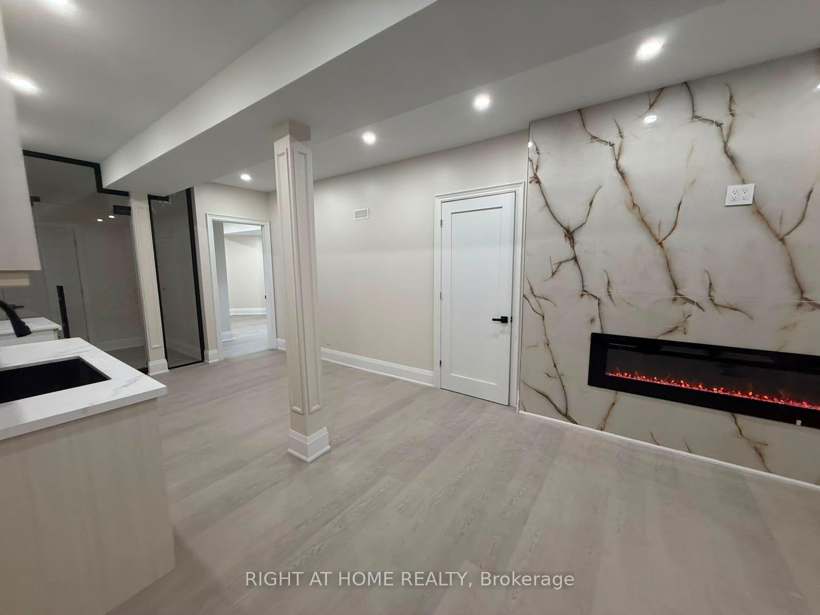 Photo 7 of Unit A, 2 Chesney Crescent, Vaughan, Kleinburg — HOMEH