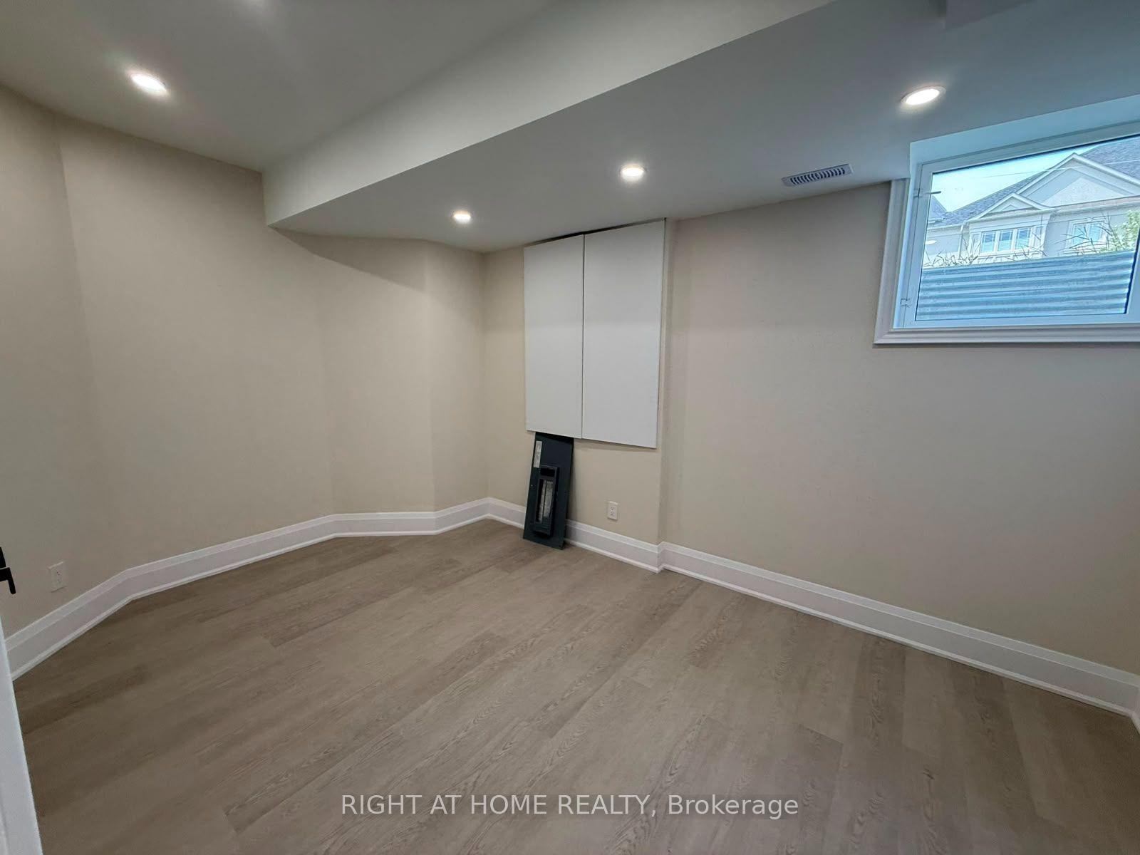 Photo 8 of Unit A, 2 Chesney Crescent, Vaughan, Kleinburg — HOMEH