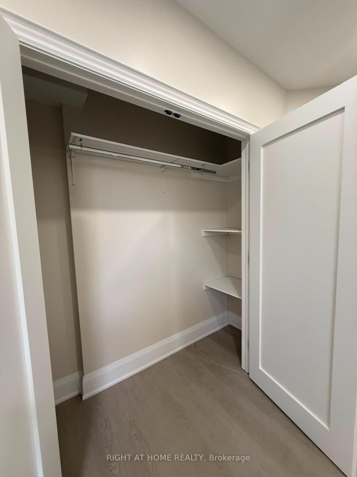 Photo 9 of Unit A, 2 Chesney Crescent, Vaughan, Kleinburg — HOMEH