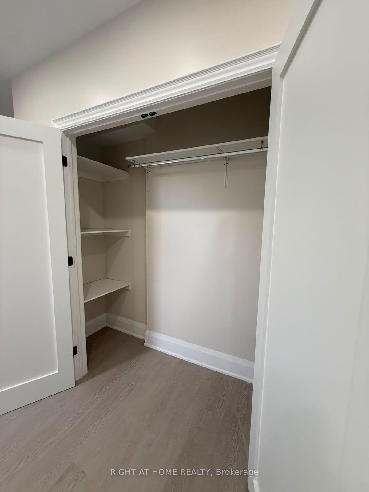 Photo 10 of Unit A, 2 Chesney Crescent, Vaughan, Kleinburg — HOMEH
