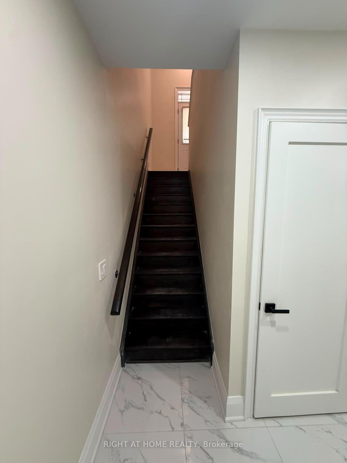 Photo 11 of Unit A, 2 Chesney Crescent, Vaughan, Kleinburg — HOMEH