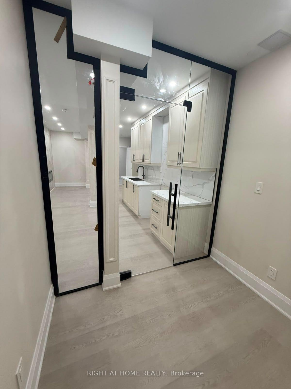 Photo 13 of Unit A, 2 Chesney Crescent, Vaughan, Kleinburg — HOMEH