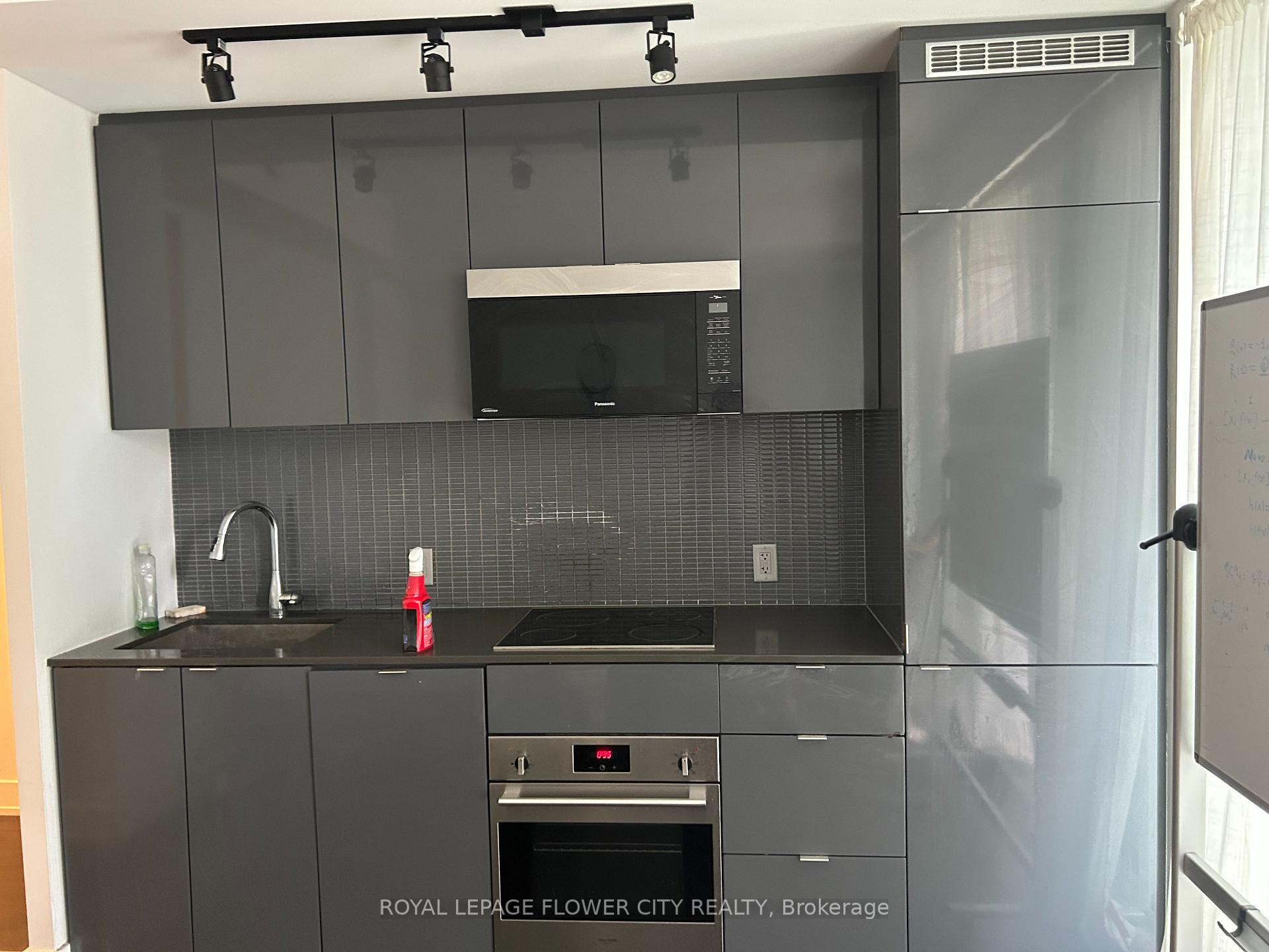 Photo 7 of Unit 1602, 7 Grenville Street, Toronto, Bay Street Corridor — HOMEH