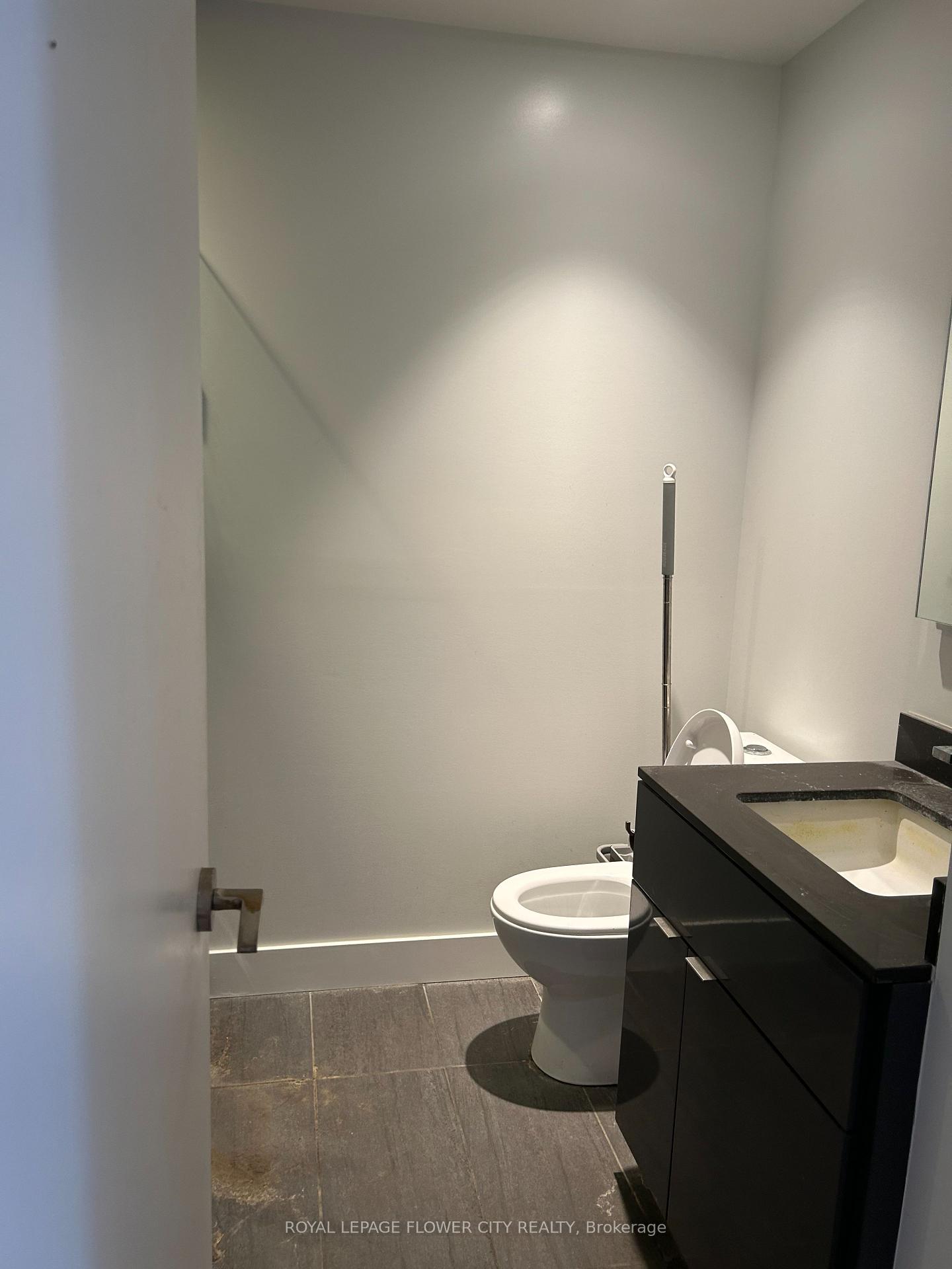 Photo 9 of Unit 1602, 7 Grenville Street, Toronto, Bay Street Corridor — HOMEH