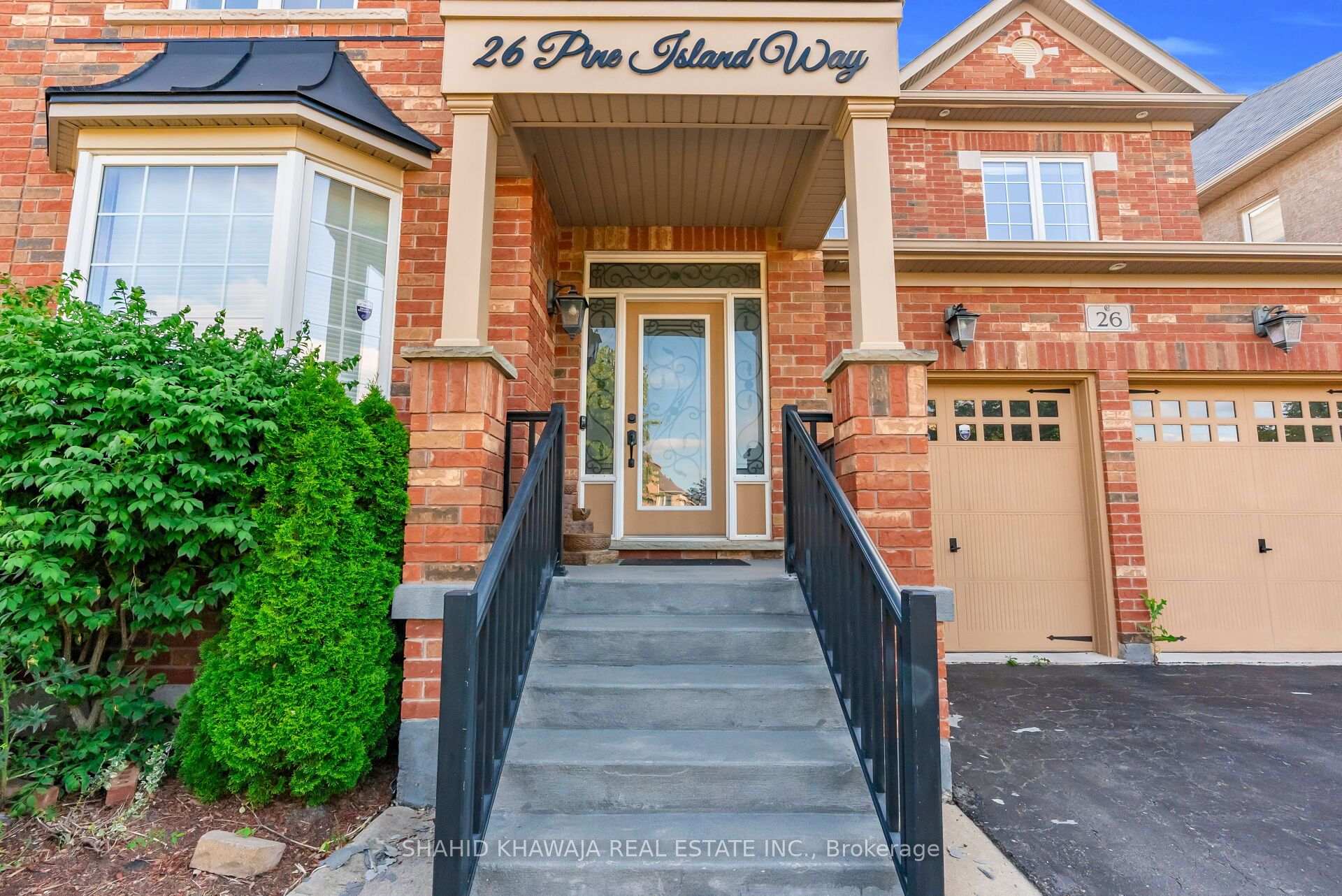 Photo 3 of 26 Pine Island Way, Brampton, Credit Valley — HOMEH