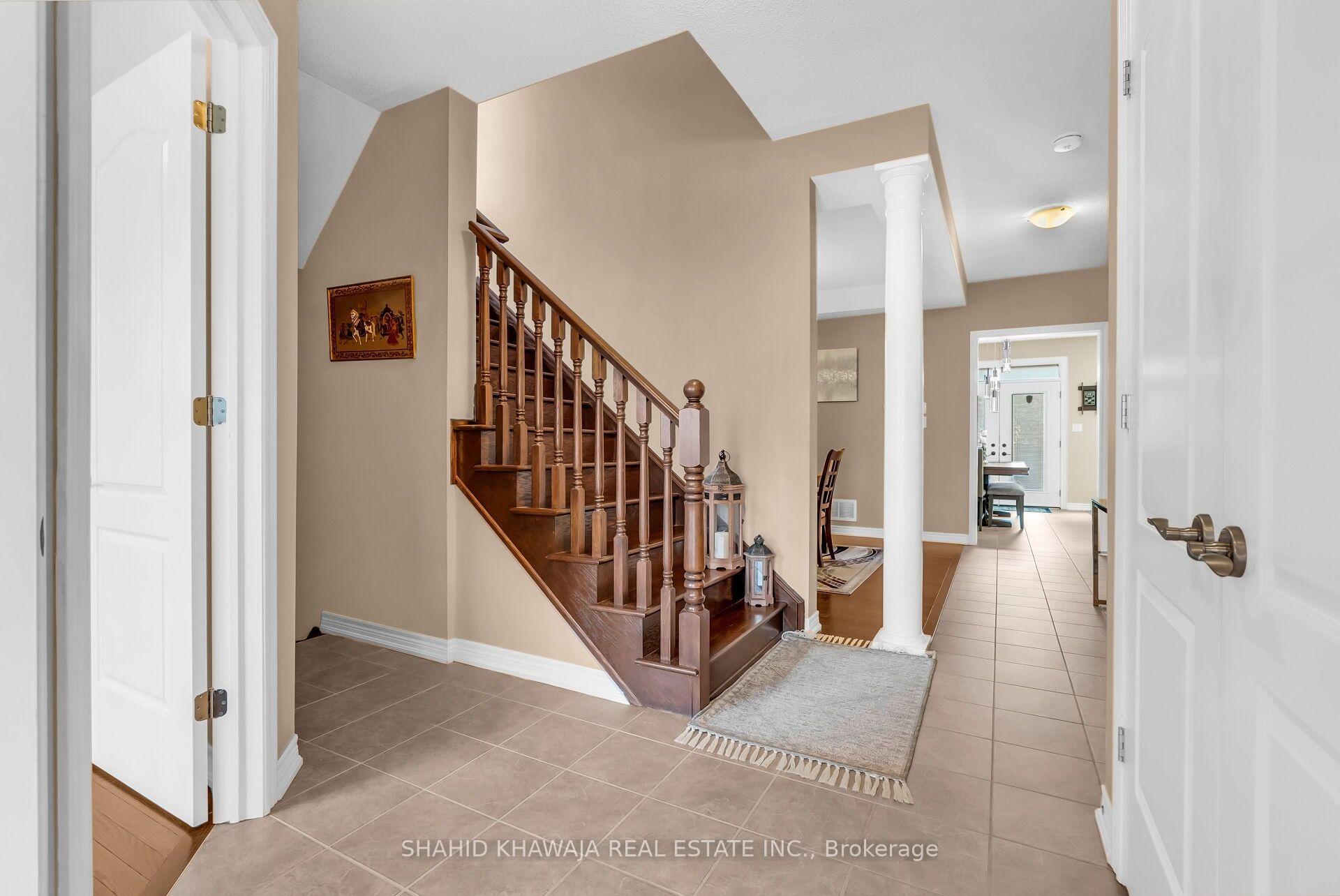 Photo 4 of 26 Pine Island Way, Brampton, Credit Valley — HOMEH