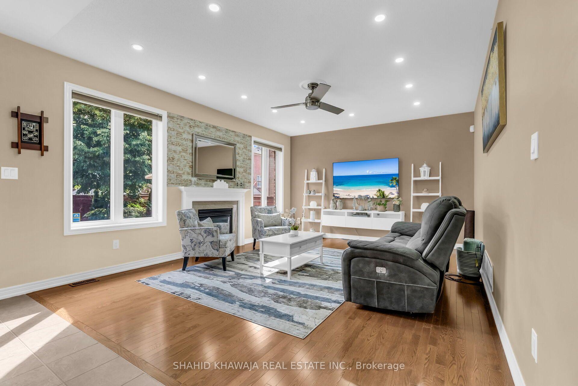 Photo 5 of 26 Pine Island Way, Brampton, Credit Valley — HOMEH