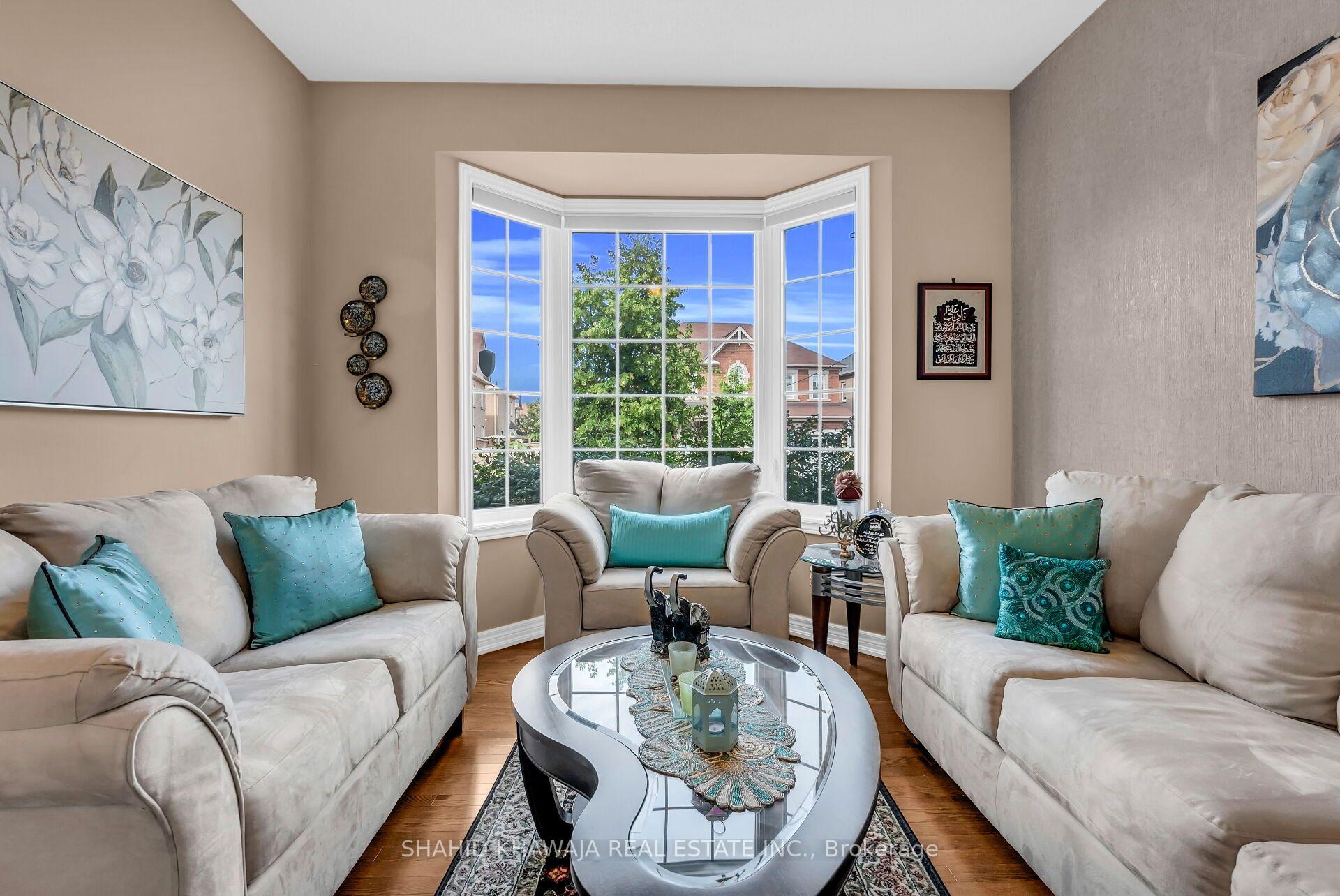 Photo 10 of 26 Pine Island Way, Brampton, Credit Valley — HOMEH