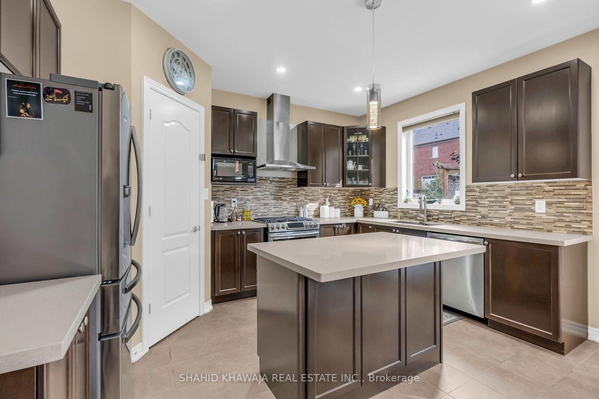 Photo 11 of 26 Pine Island Way, Brampton, Credit Valley — HOMEH