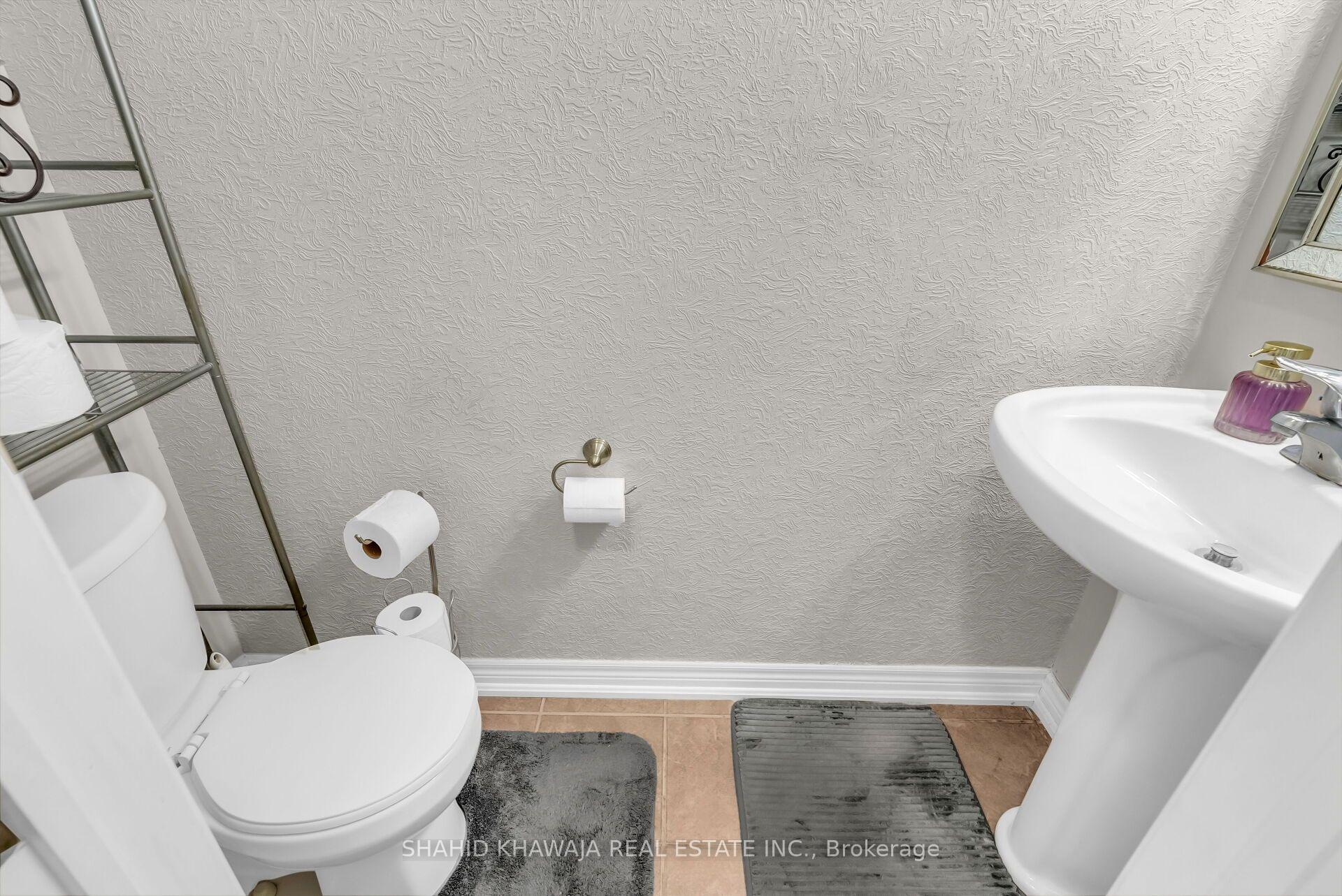 Photo 14 of 26 Pine Island Way, Brampton, Credit Valley — HOMEH