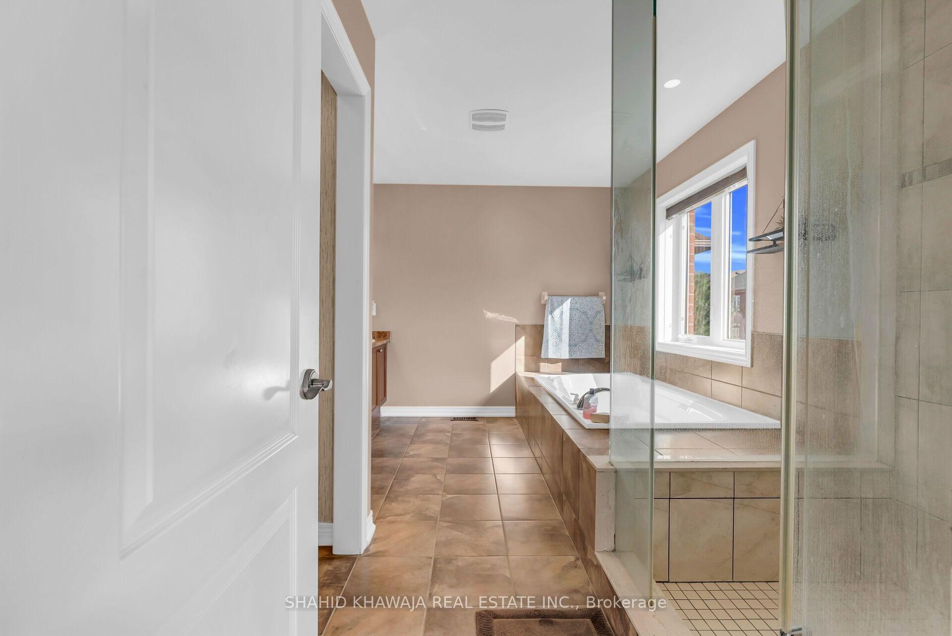 Photo 21 of 26 Pine Island Way, Brampton, Credit Valley — HOMEH