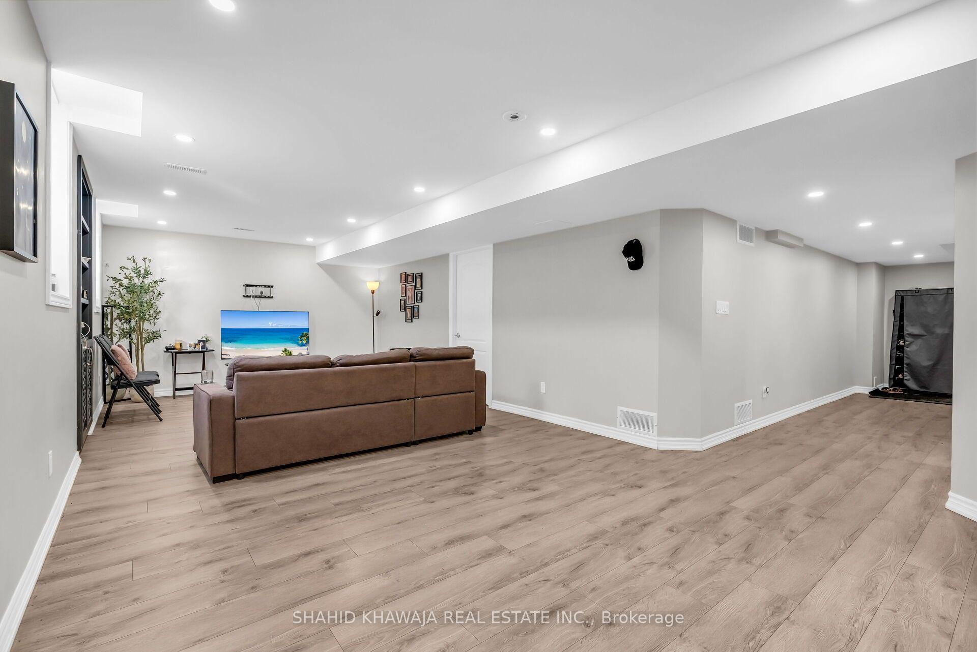 Photo 33 of 26 Pine Island Way, Brampton, Credit Valley — HOMEH