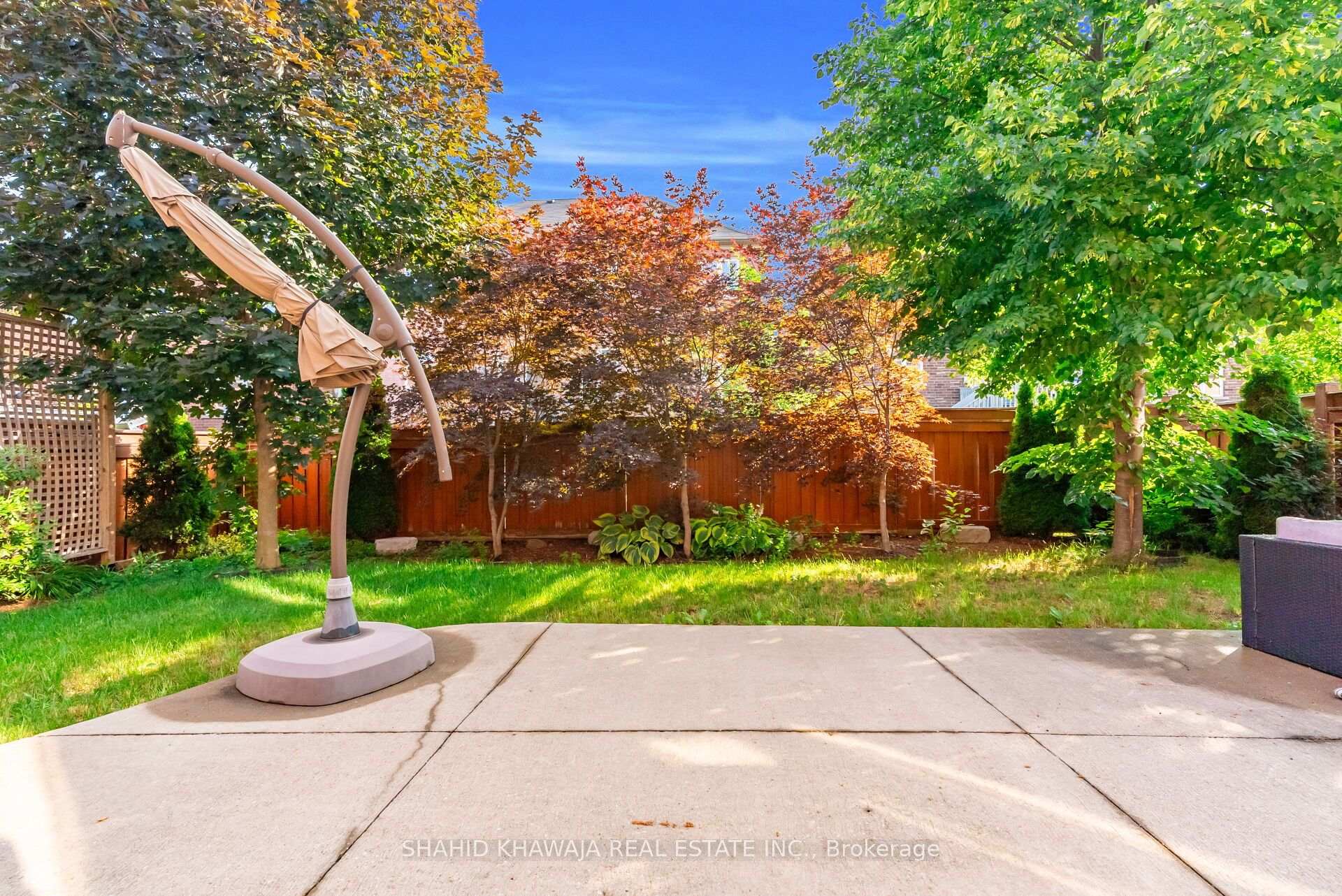 Photo 38 of 26 Pine Island Way, Brampton, Credit Valley — HOMEH