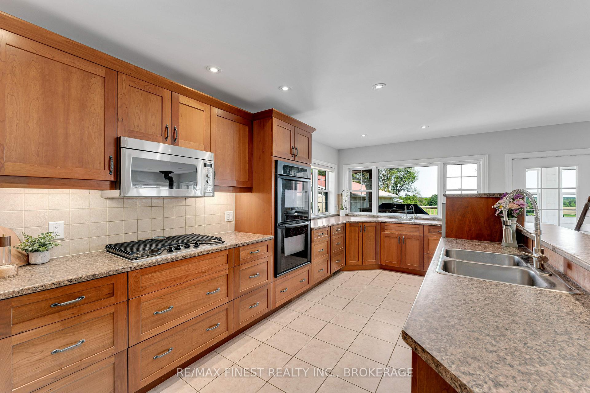 Photo 13 of 2112 Battersea Road, Kingston, City North of 401 — HOMEH