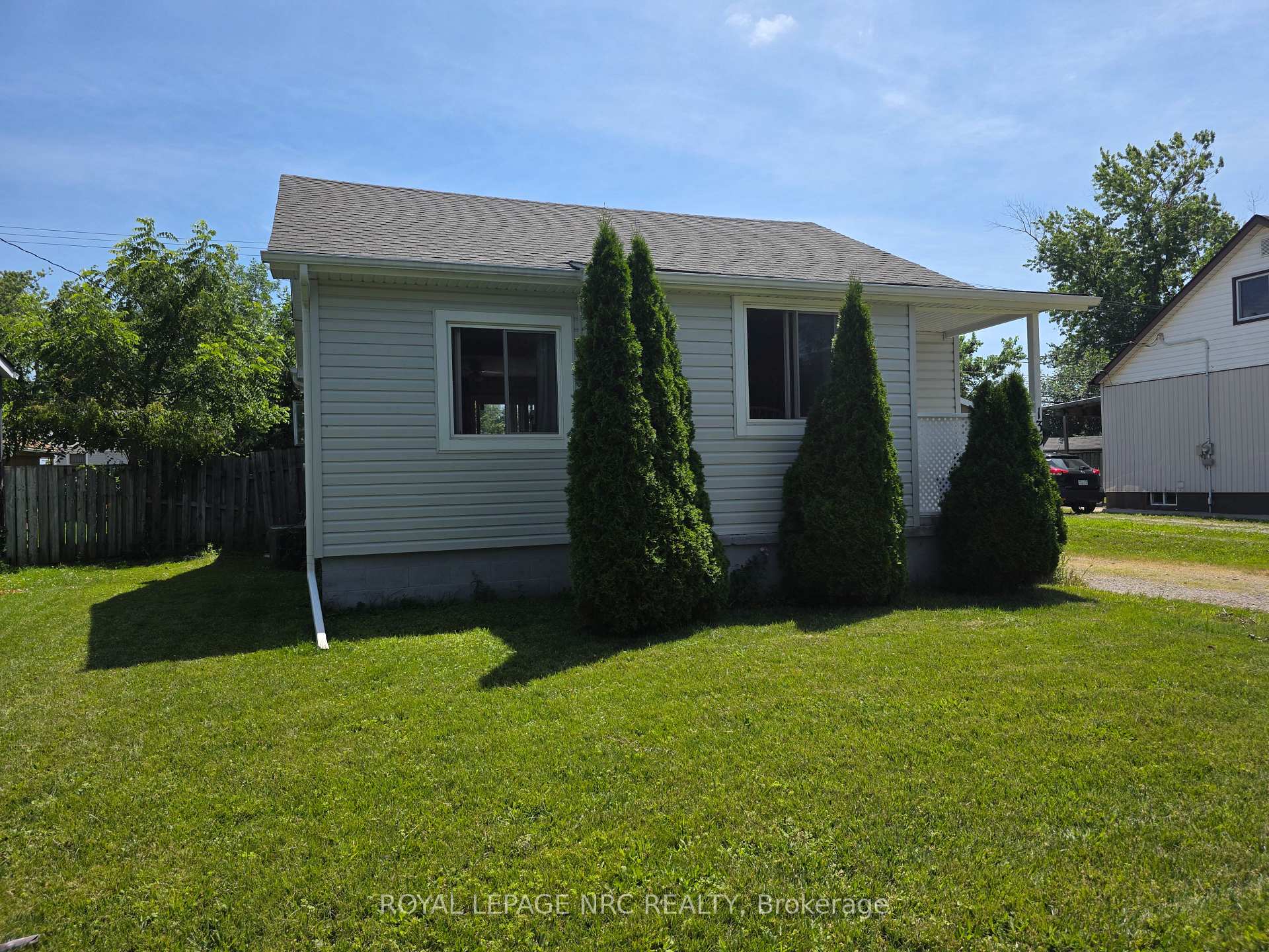 Photo 2 of 135 McArthur Avenue, Welland, Lincoln/Crowland — HOMEH