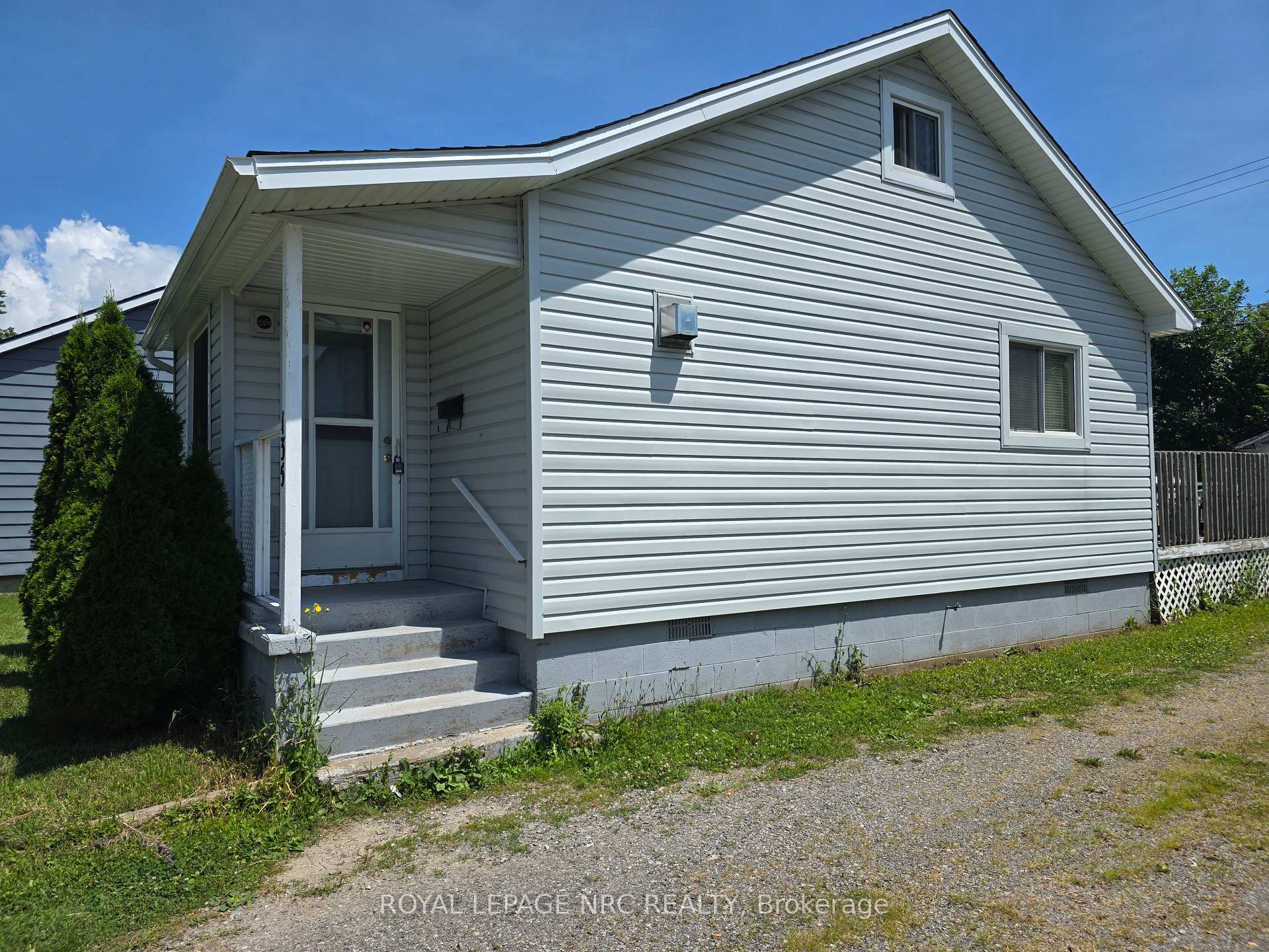 Photo 3 of 135 McArthur Avenue, Welland, Lincoln/Crowland — HOMEH