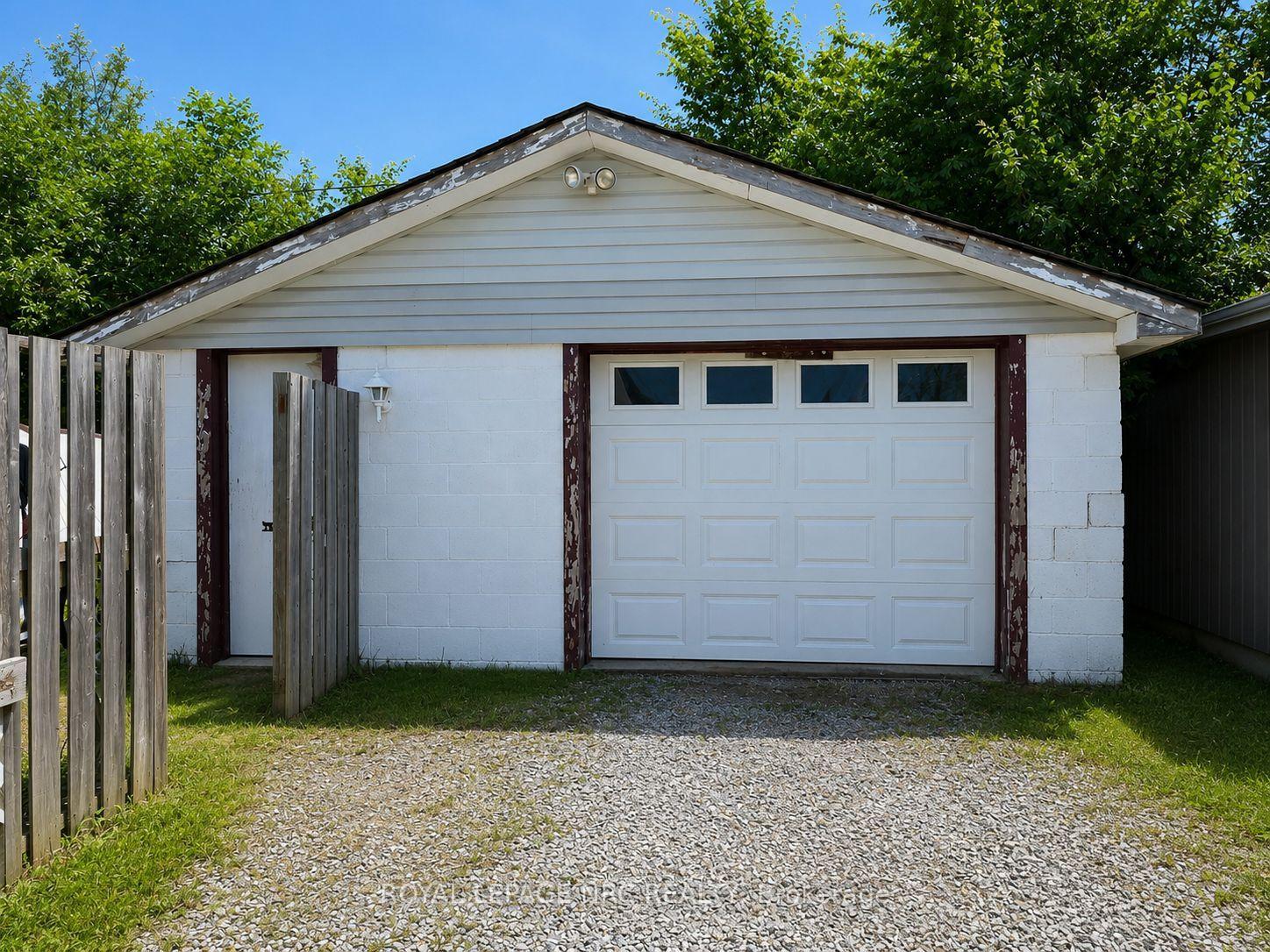 Photo 4 of 135 McArthur Avenue, Welland, Lincoln/Crowland — HOMEH