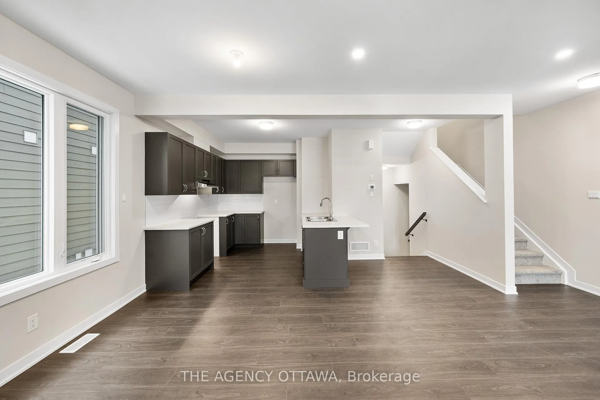 Photo 4 of 112 Ryan Reynolds Way, Ottawa, Avalon West — HOMEH