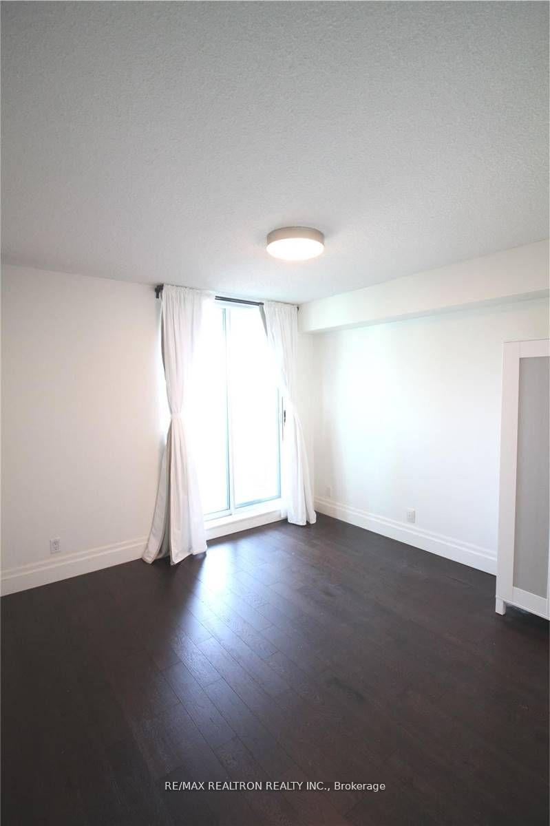Photo 5 of Unit 825, 230 Queens Quay W, Toronto, Waterfront Communities — HOMEH