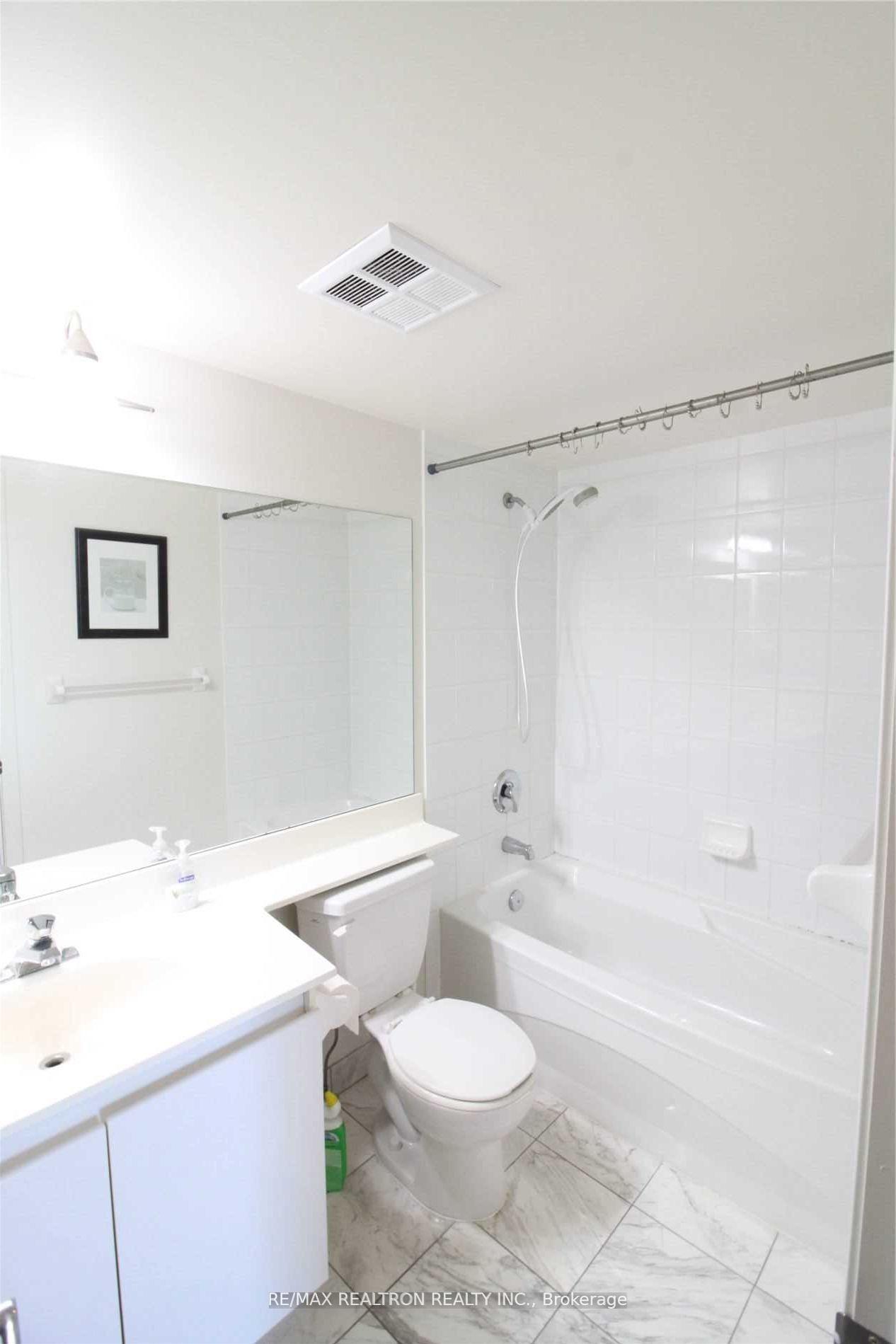 Photo 7 of Unit 825, 230 Queens Quay W, Toronto, Waterfront Communities — HOMEH